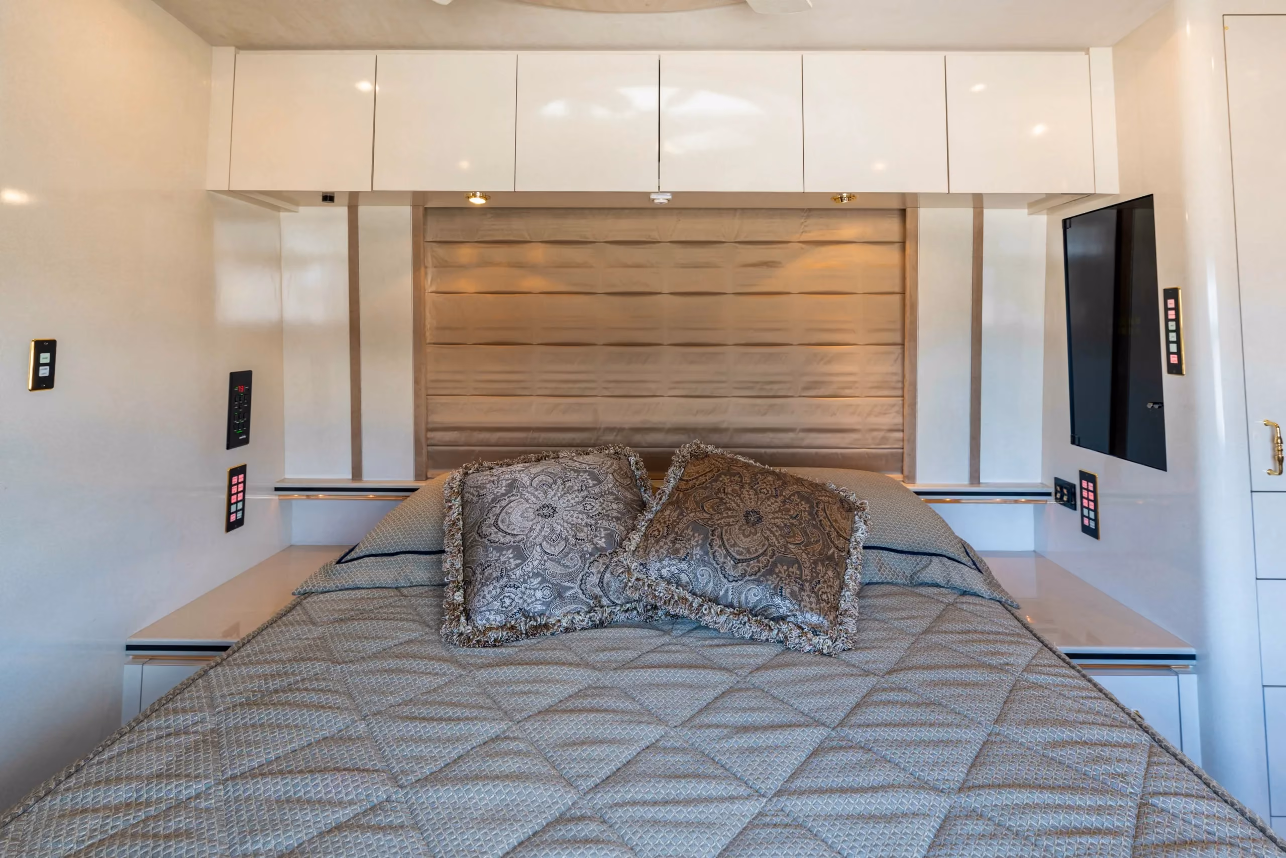 Bedroom cabinetry in Marathon Coach 0745