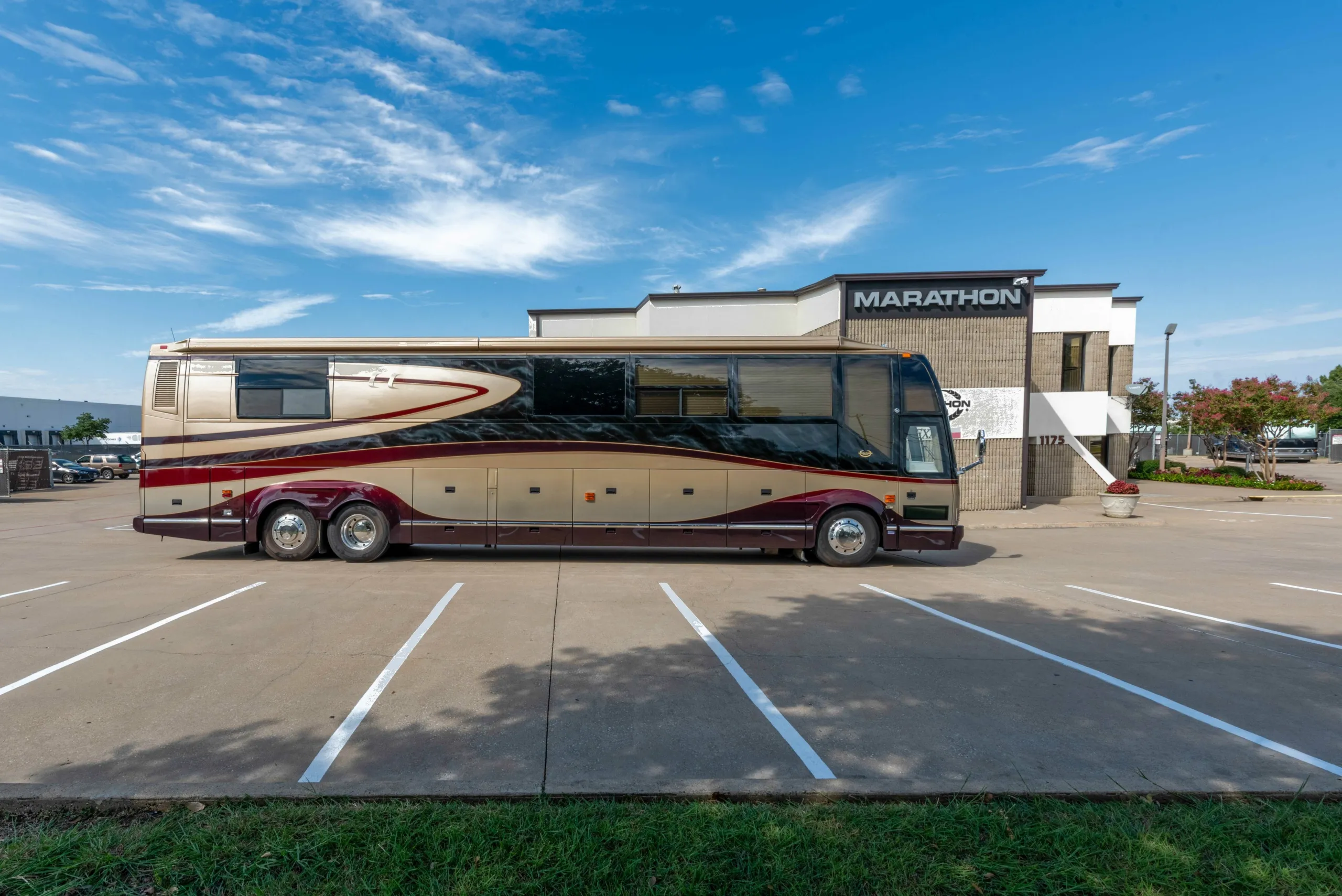Hardware and trim detail in Marathon Coach 0745