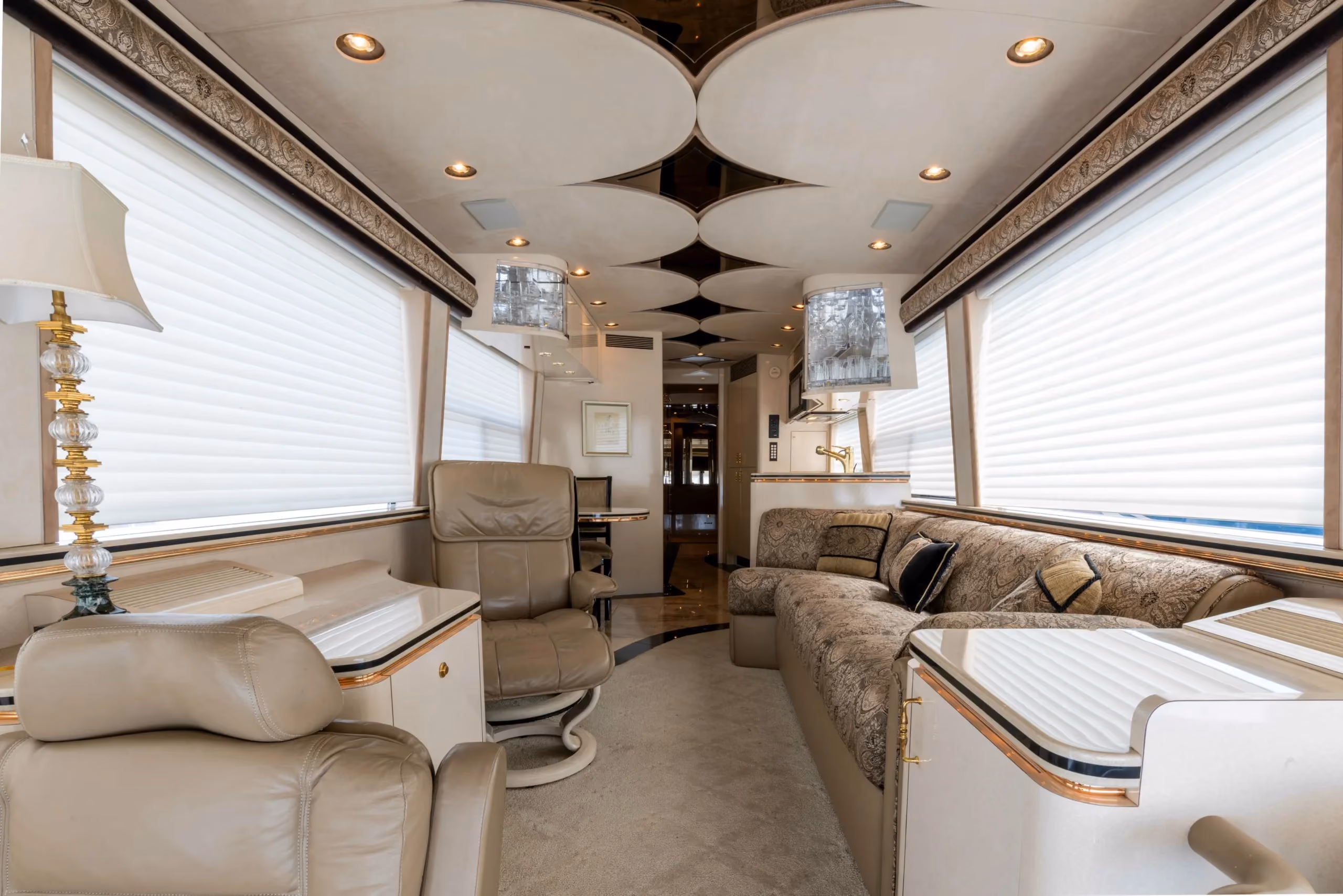 Salon interior of Marathon Coach 0745