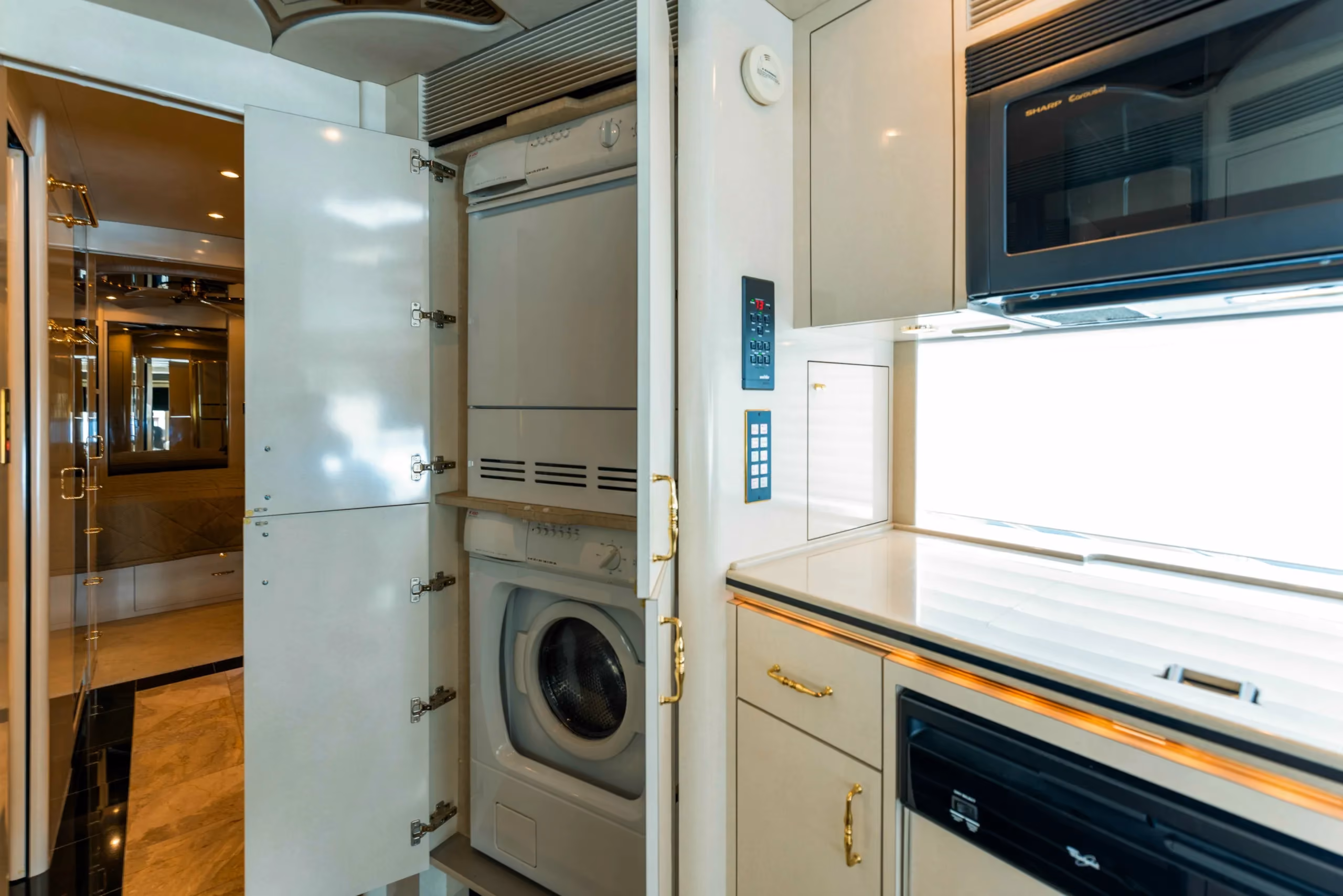 Galley countertop and appliances in Marathon Coach 0745