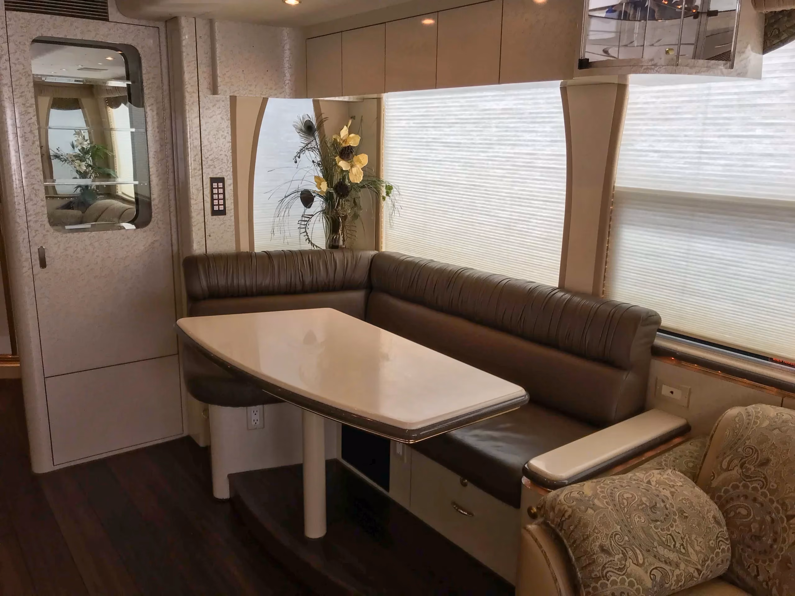 Salon television area of Marathon Coach 0813