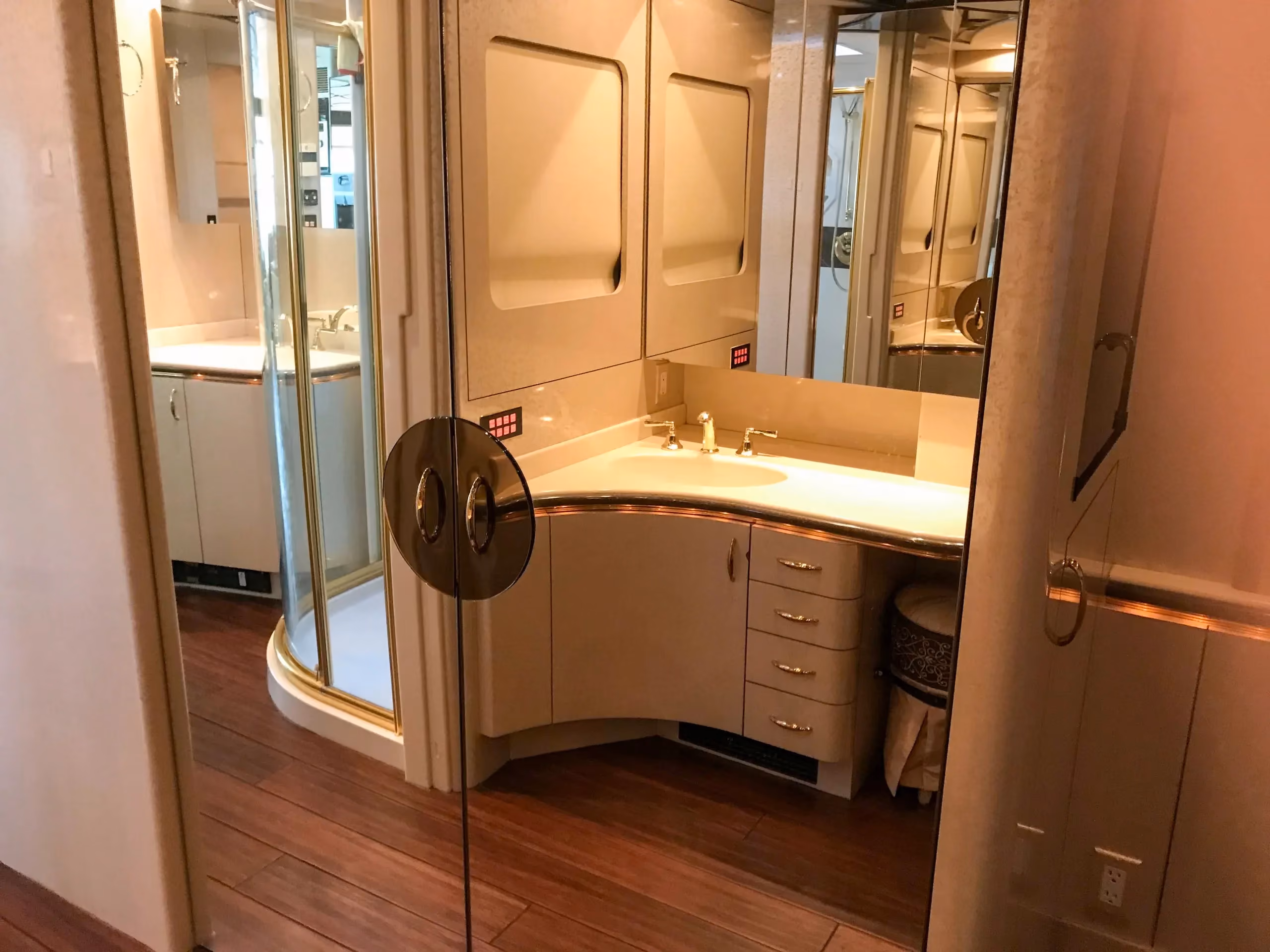 Bedroom cabinetry in Marathon Coach 0813