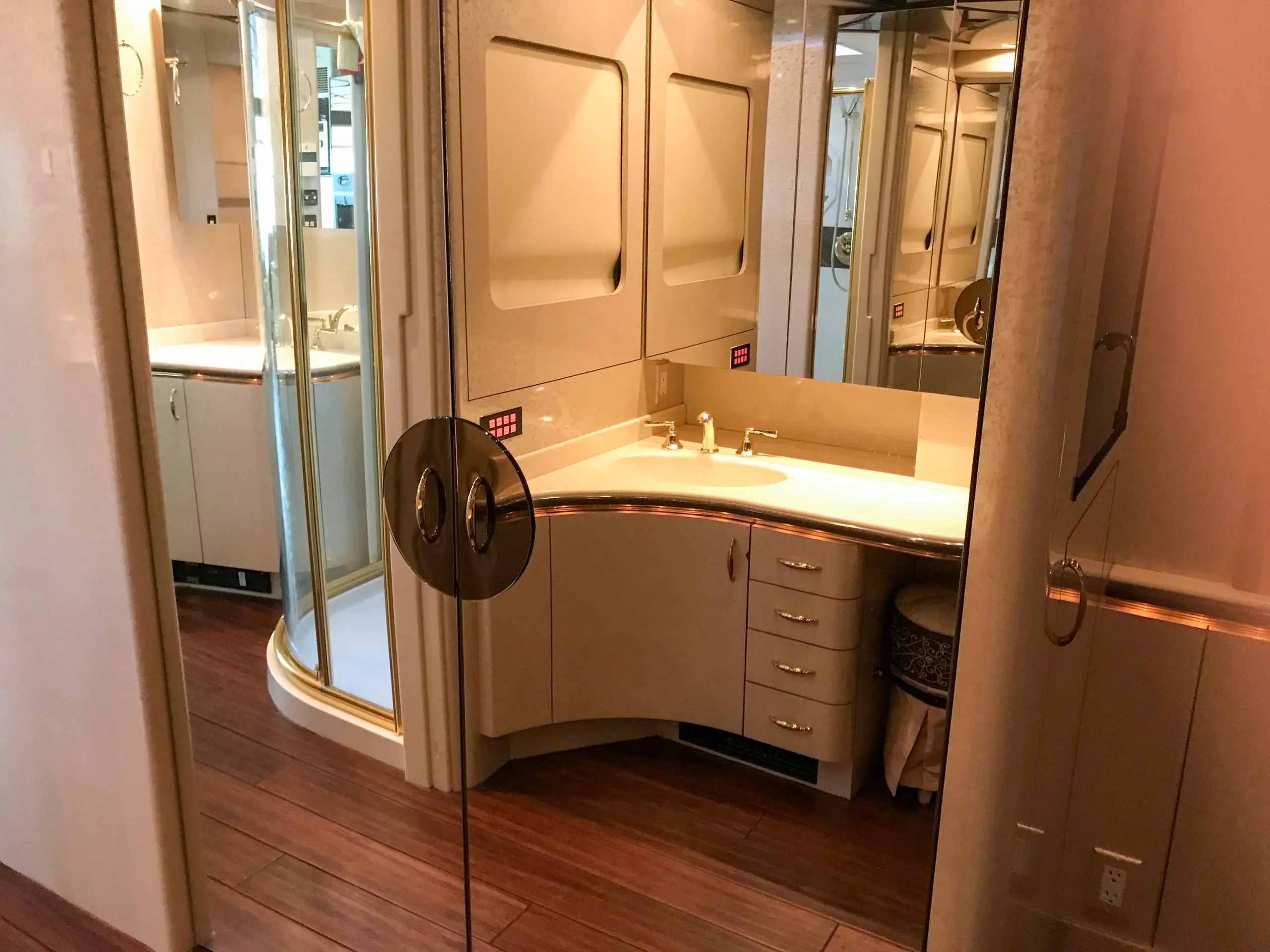 Bedroom cabinetry in Marathon Coach 0813