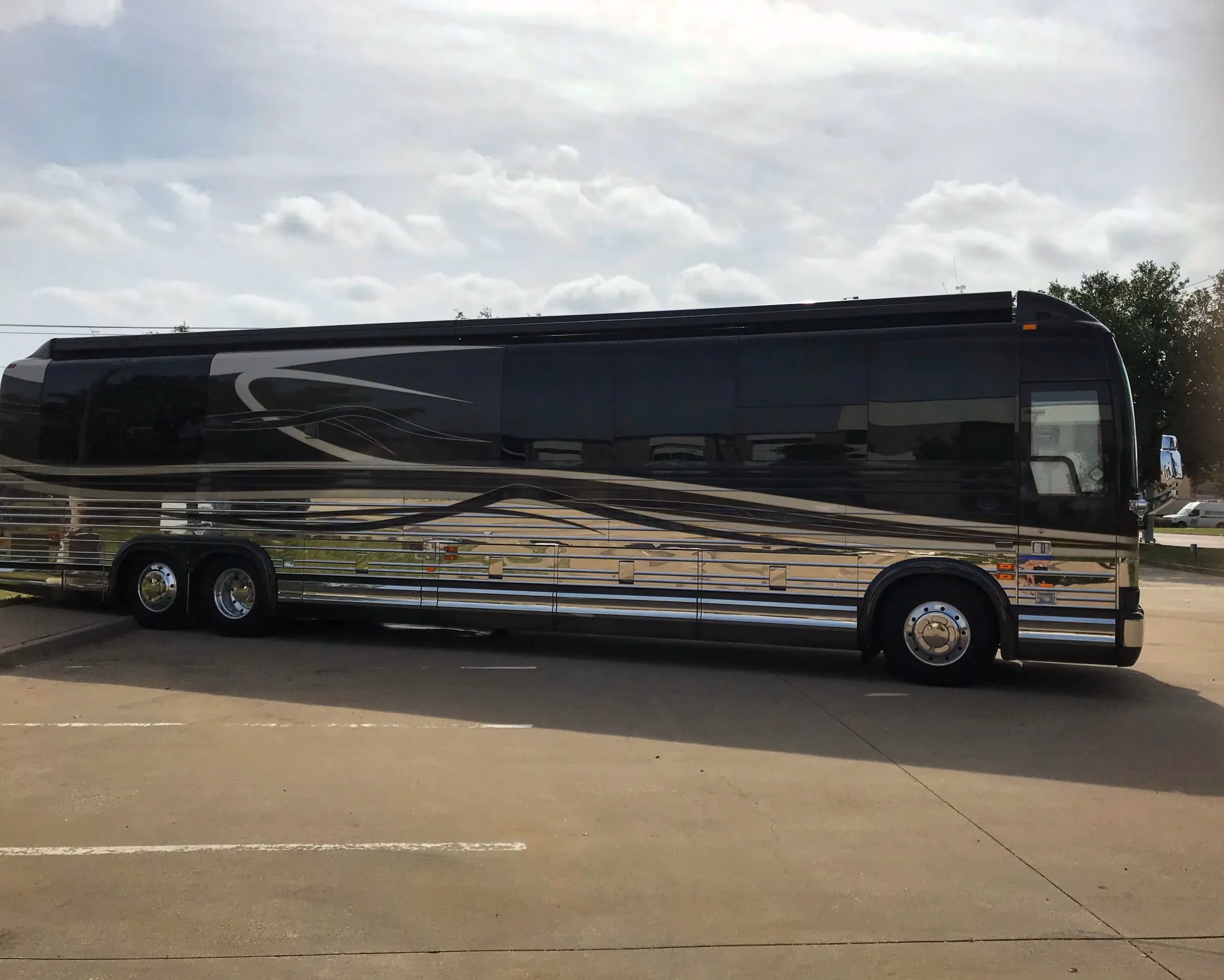 Interior of 2003 Prevost XLII-45 Marathon Coach 0813