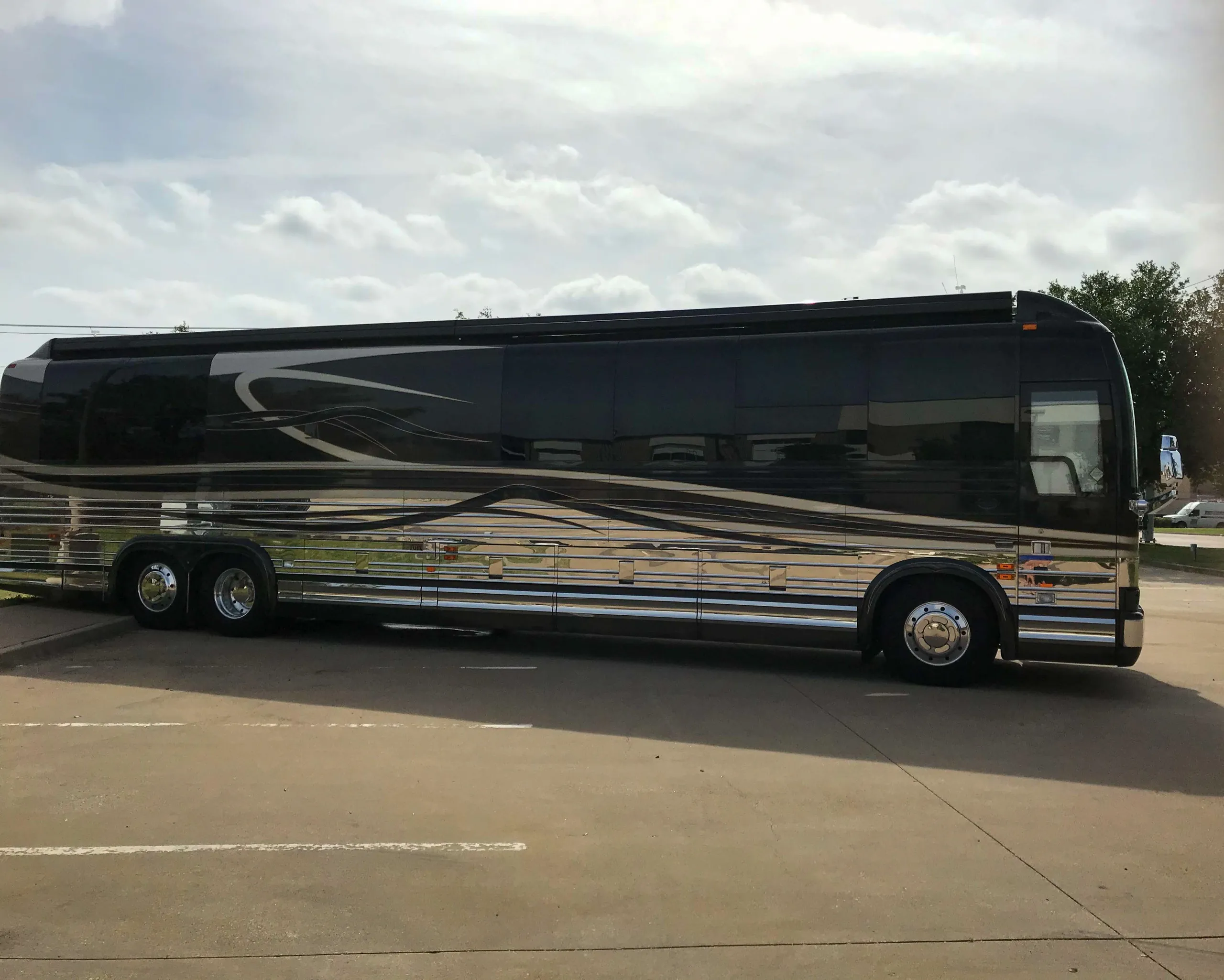 Interior of 2003 Prevost XLII-45 Marathon Coach 0813
