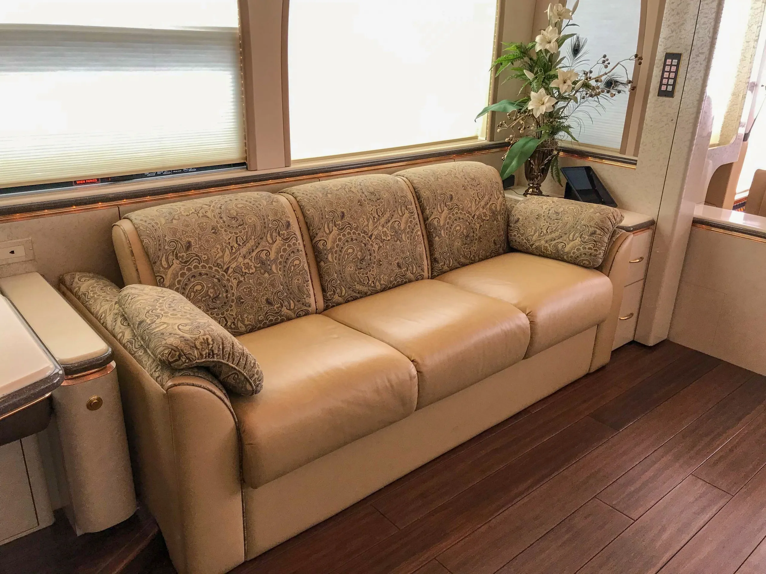 Double-slide interior layout of Marathon Coach 0813