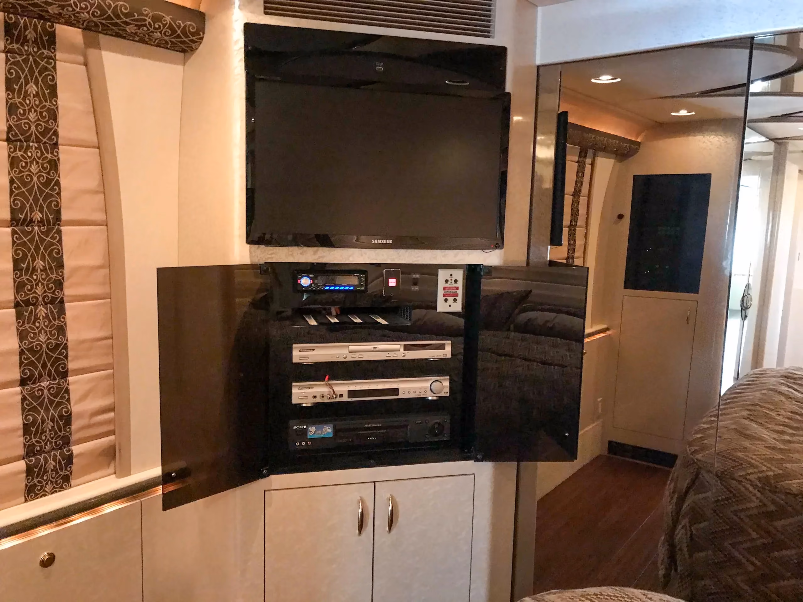 Full bathroom with shower in Marathon Coach 0813