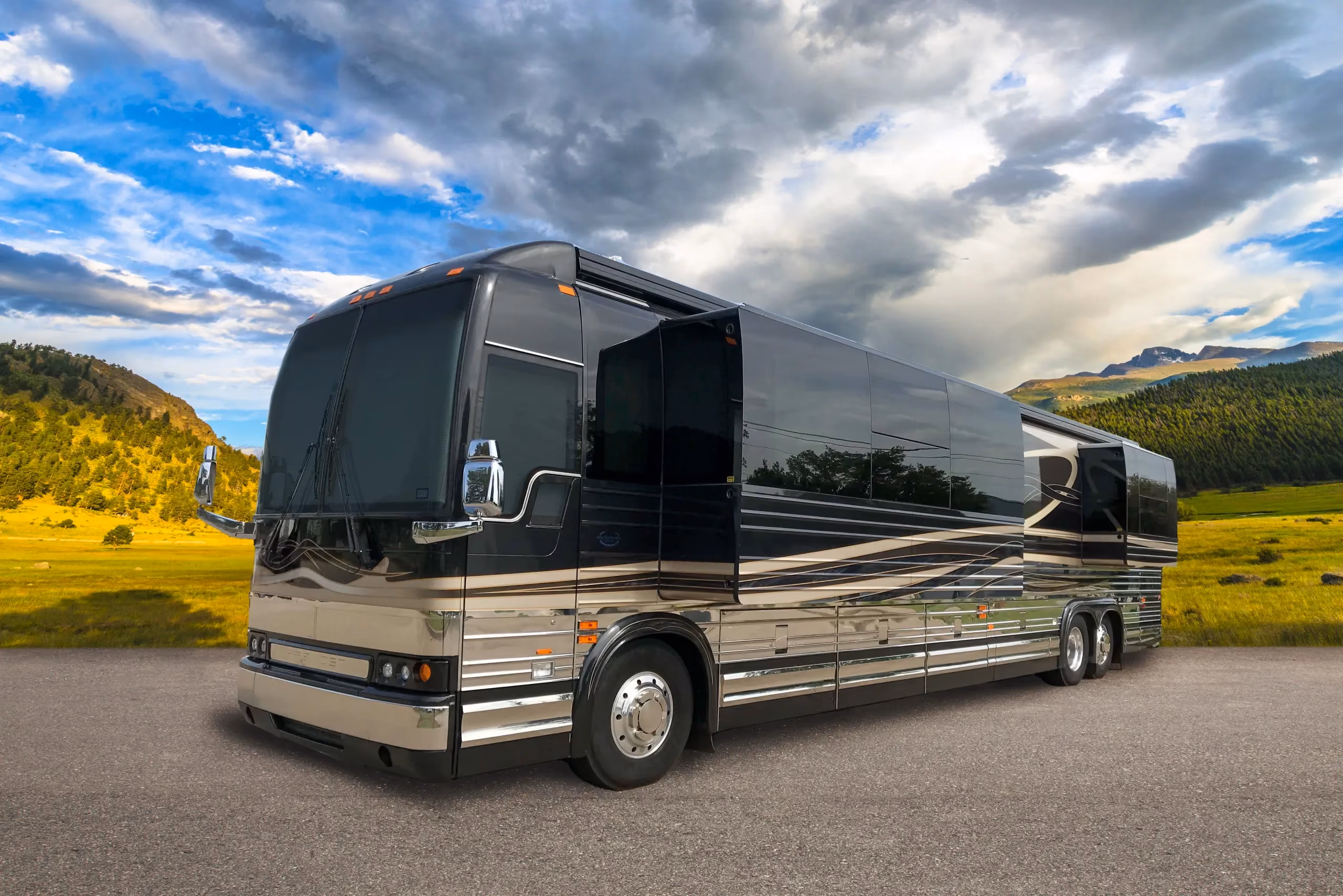 Exterior glamour shot of 2003 Marathon Coach 0813 on Prevost XLII-45 chassis