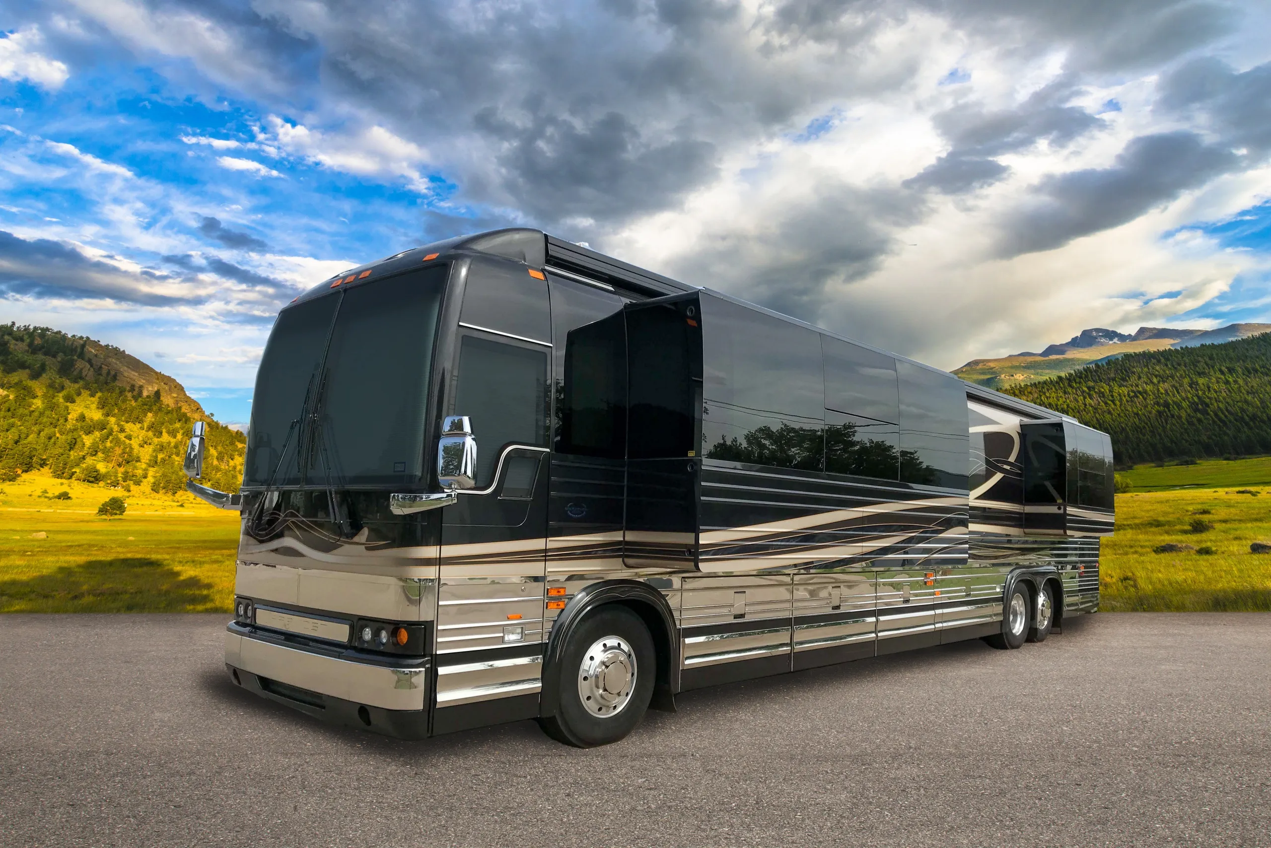 Exterior glamour shot of 2003 Marathon Coach 0813 on Prevost XLII-45 chassis