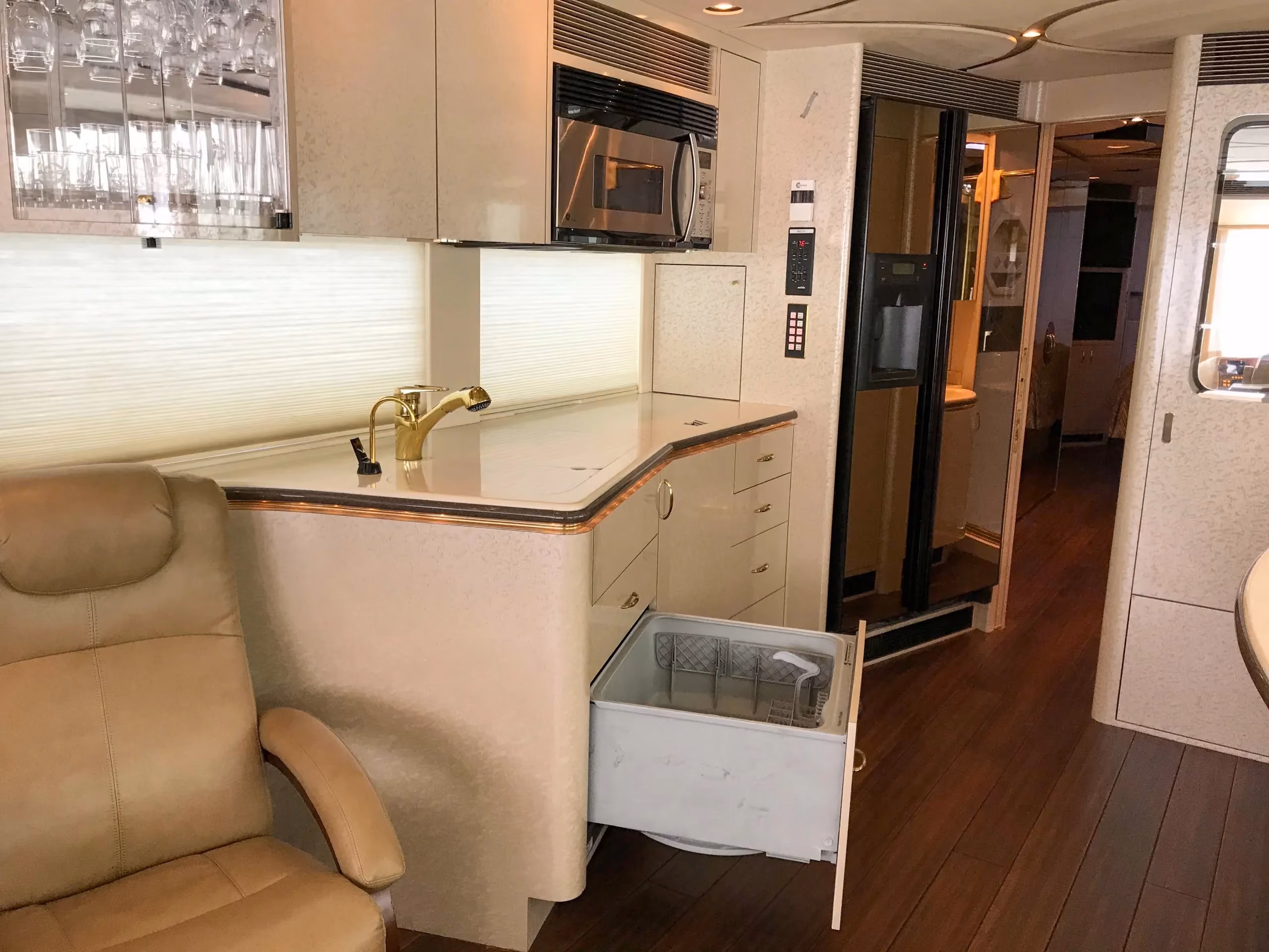 Salon cabinetry and finishes in Marathon Coach 0813
