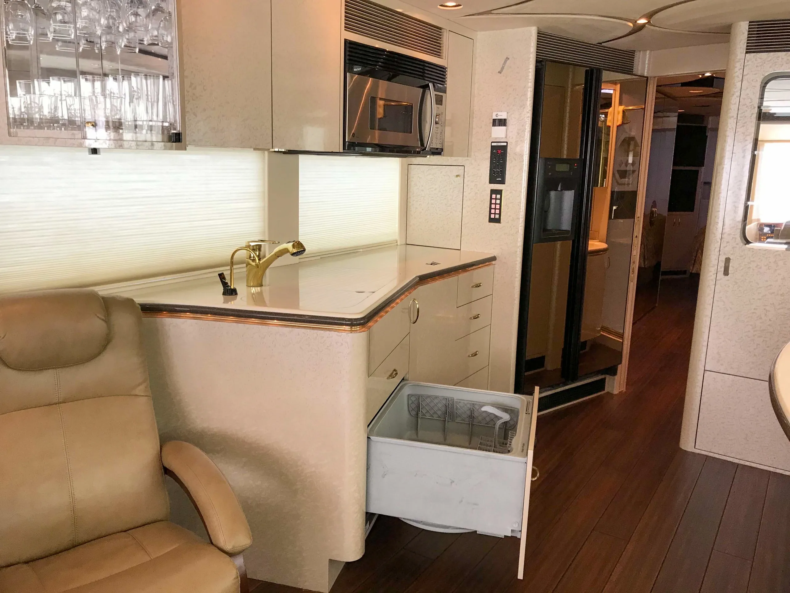Salon cabinetry and finishes in Marathon Coach 0813