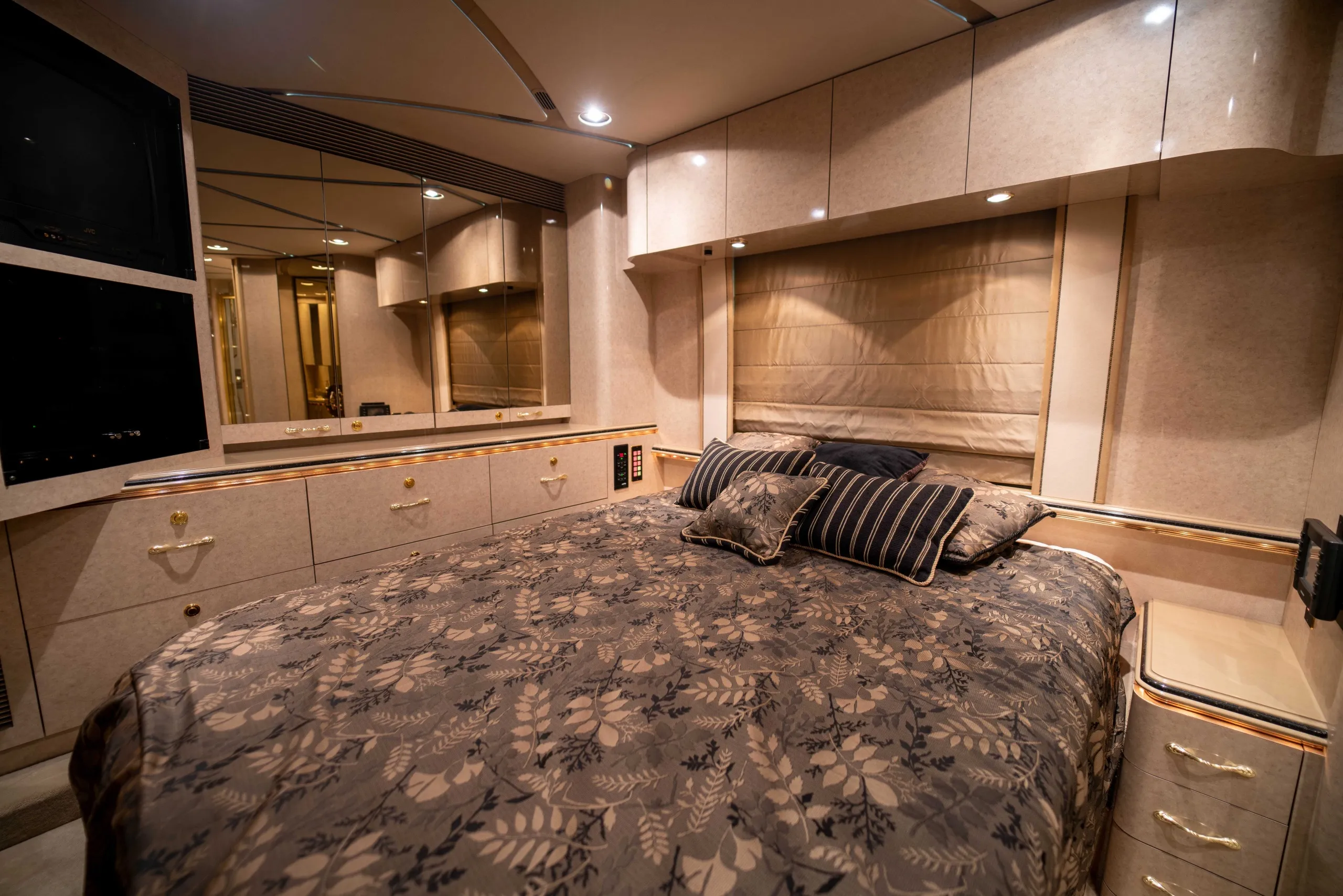 Interior finish of Marathon Coach 0826