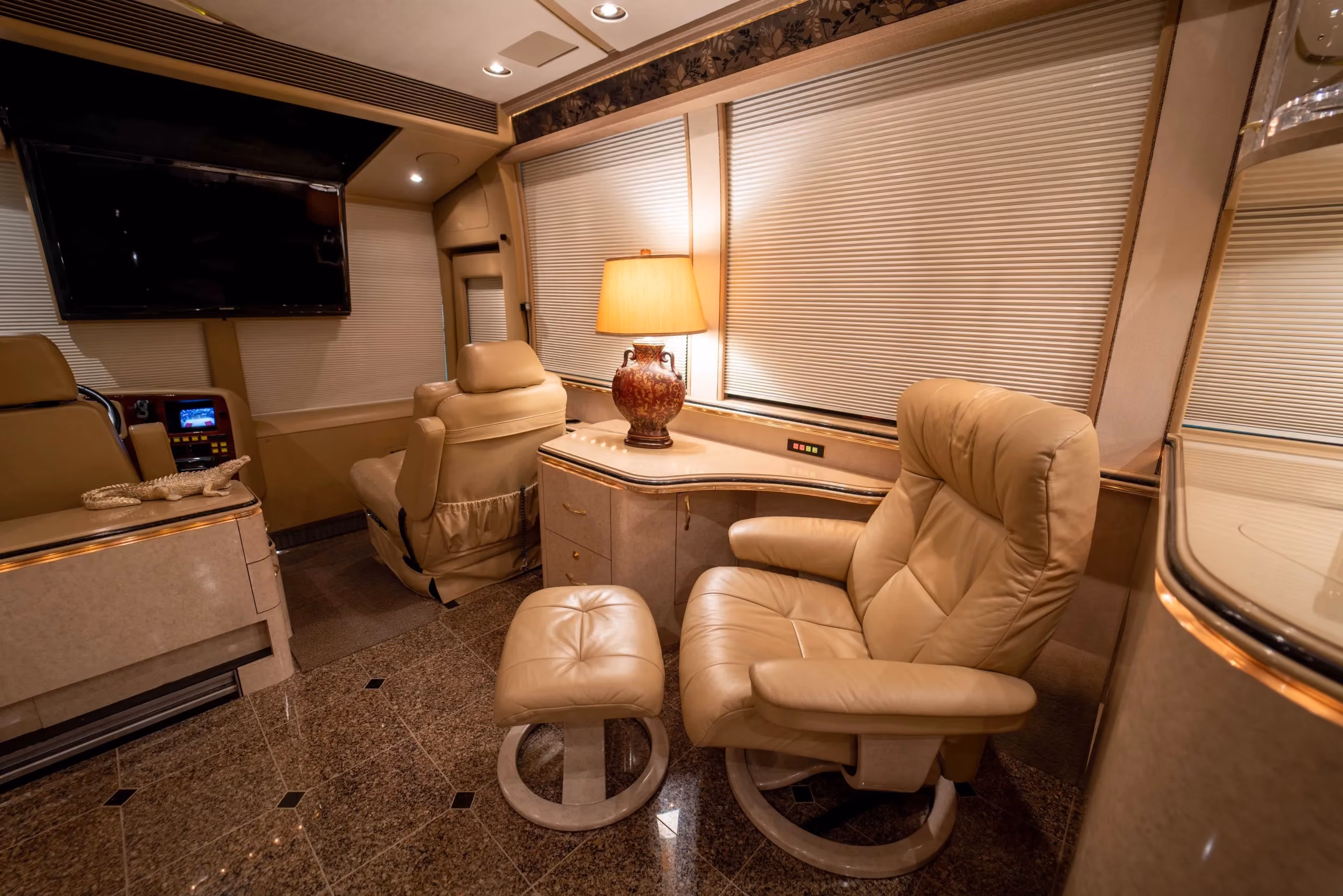 Hardware and trim detail in Marathon Coach 0826