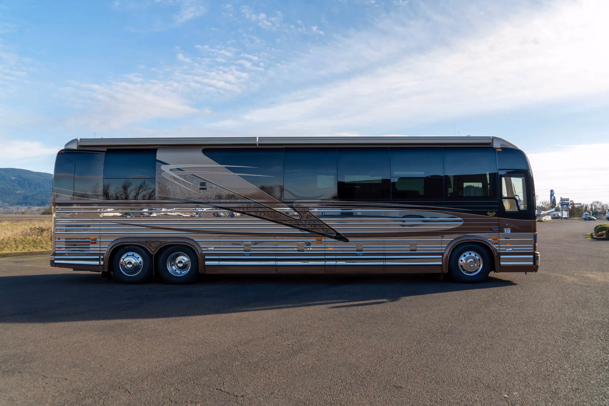 Interior finishes and detail in Marathon Coach 0826
