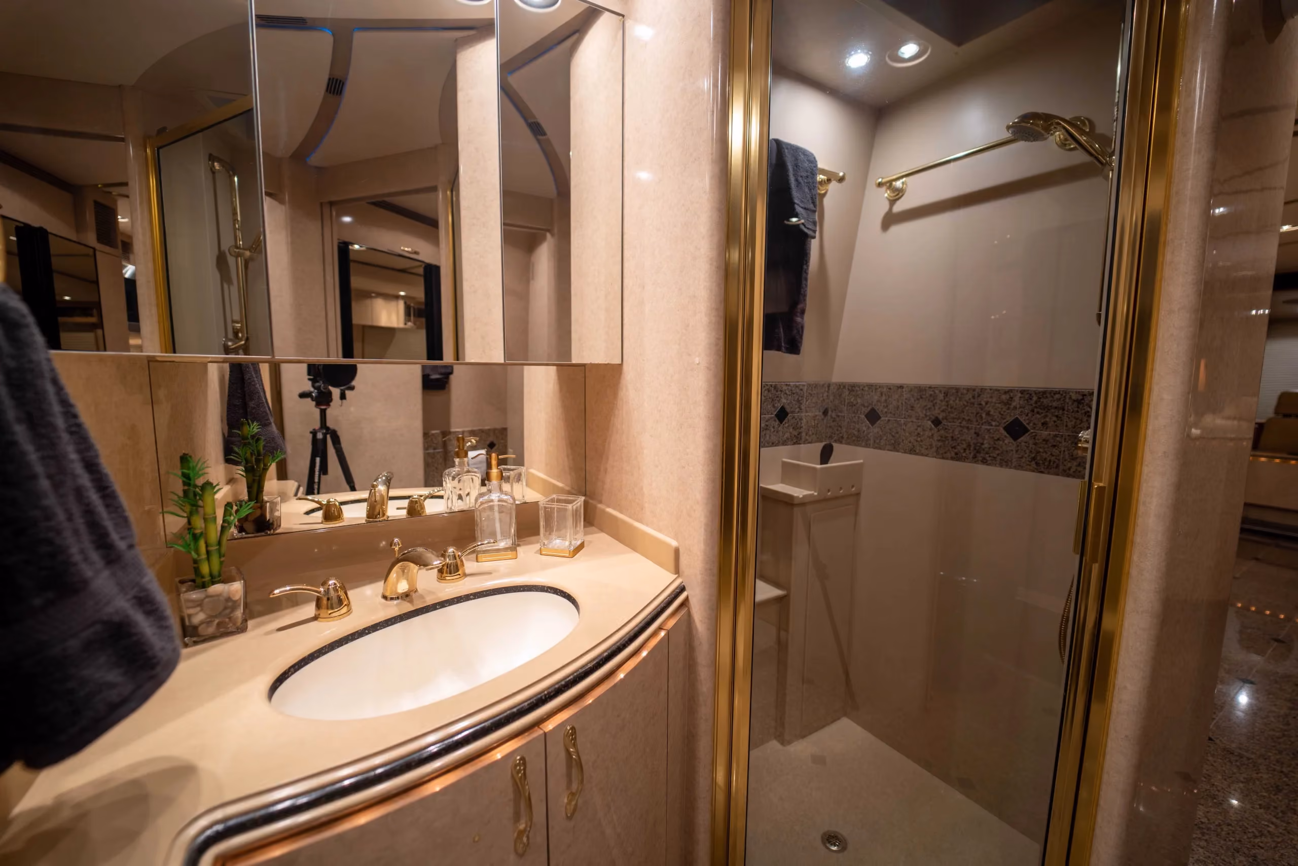 Vanity and sink close-up in Marathon Coach 0826