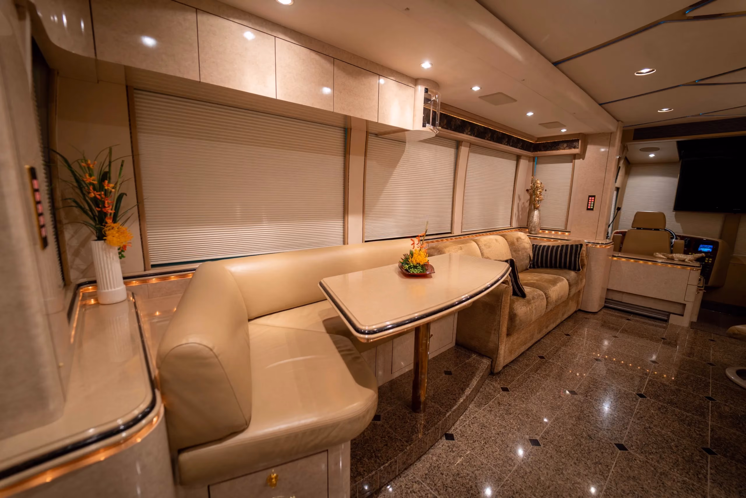 Bedroom finish detail in Marathon Coach 0826