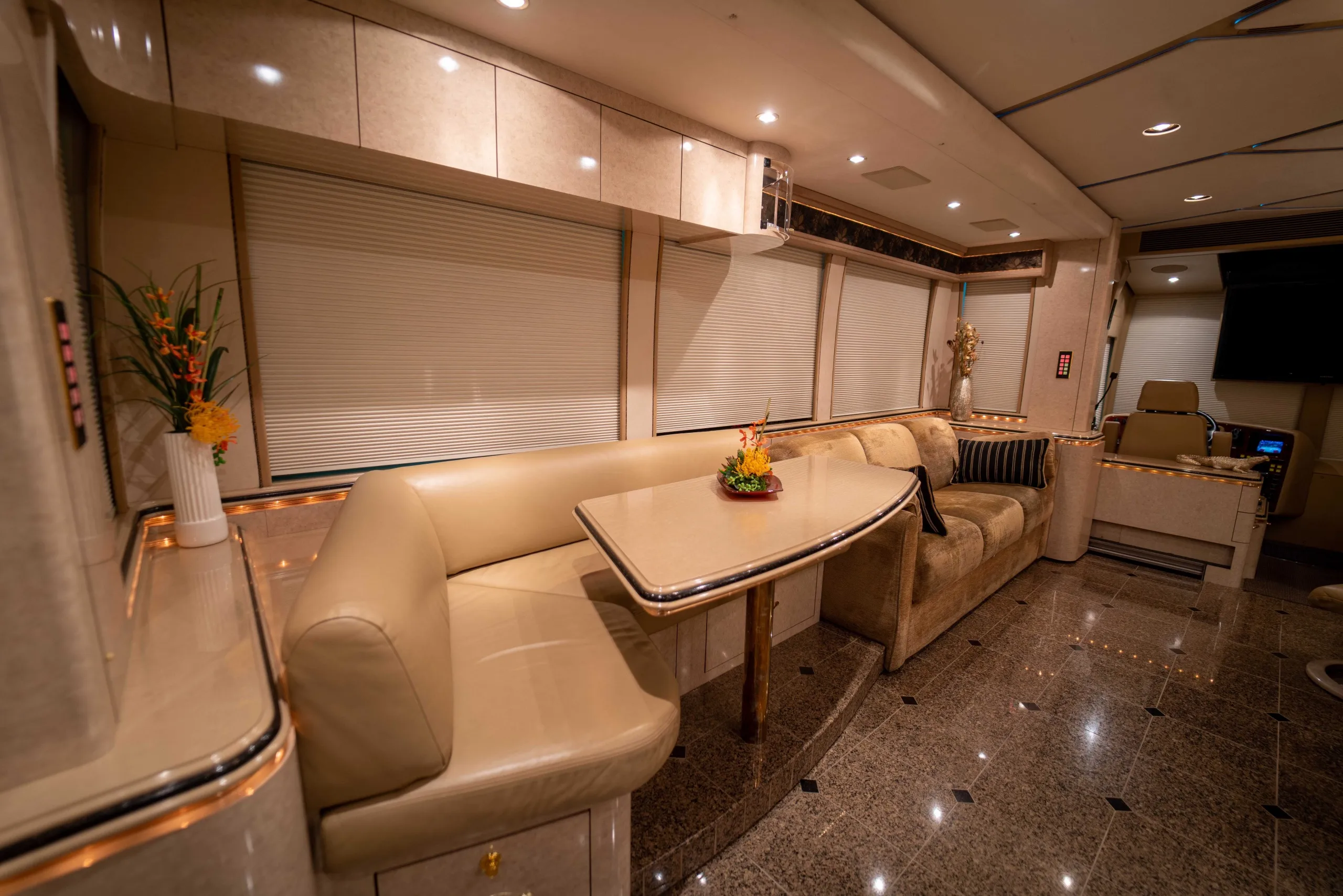 Bedroom finish detail in Marathon Coach 0826
