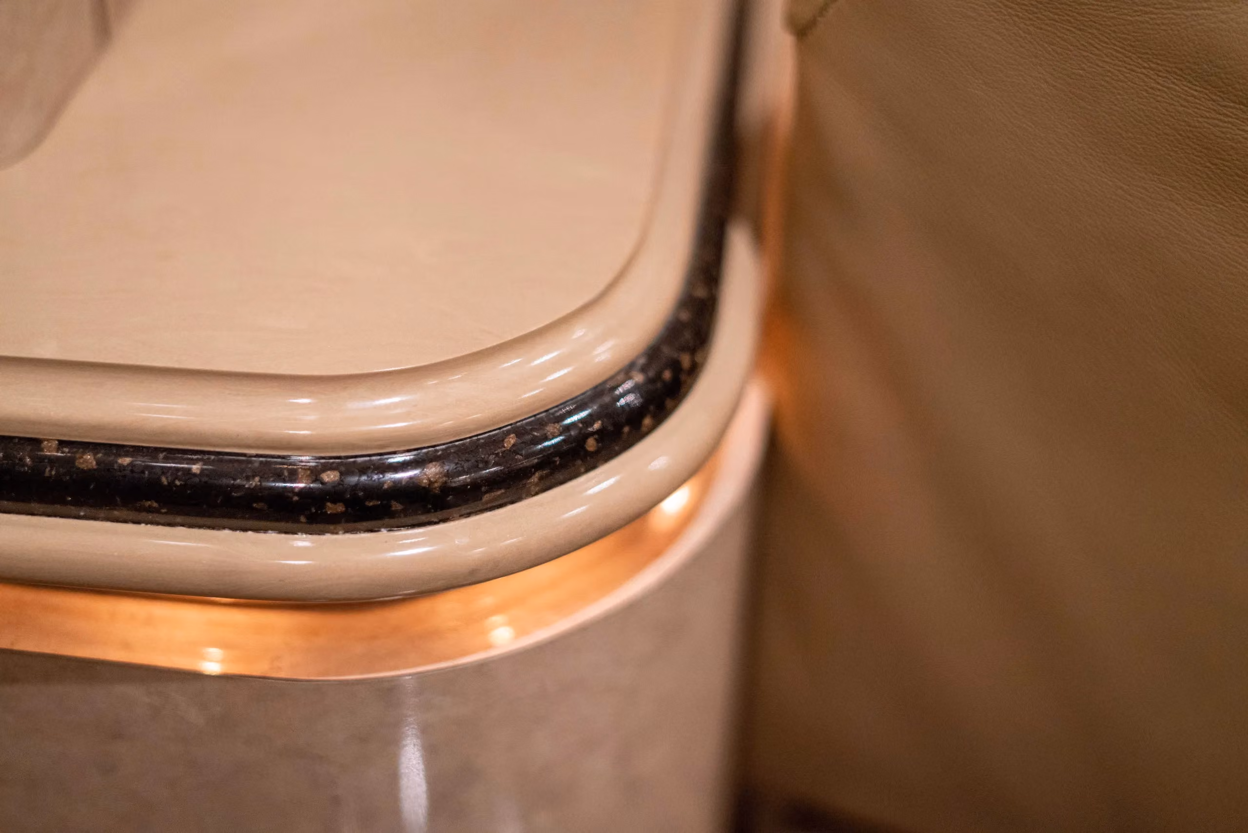 Finish detail in Marathon Coach 0826