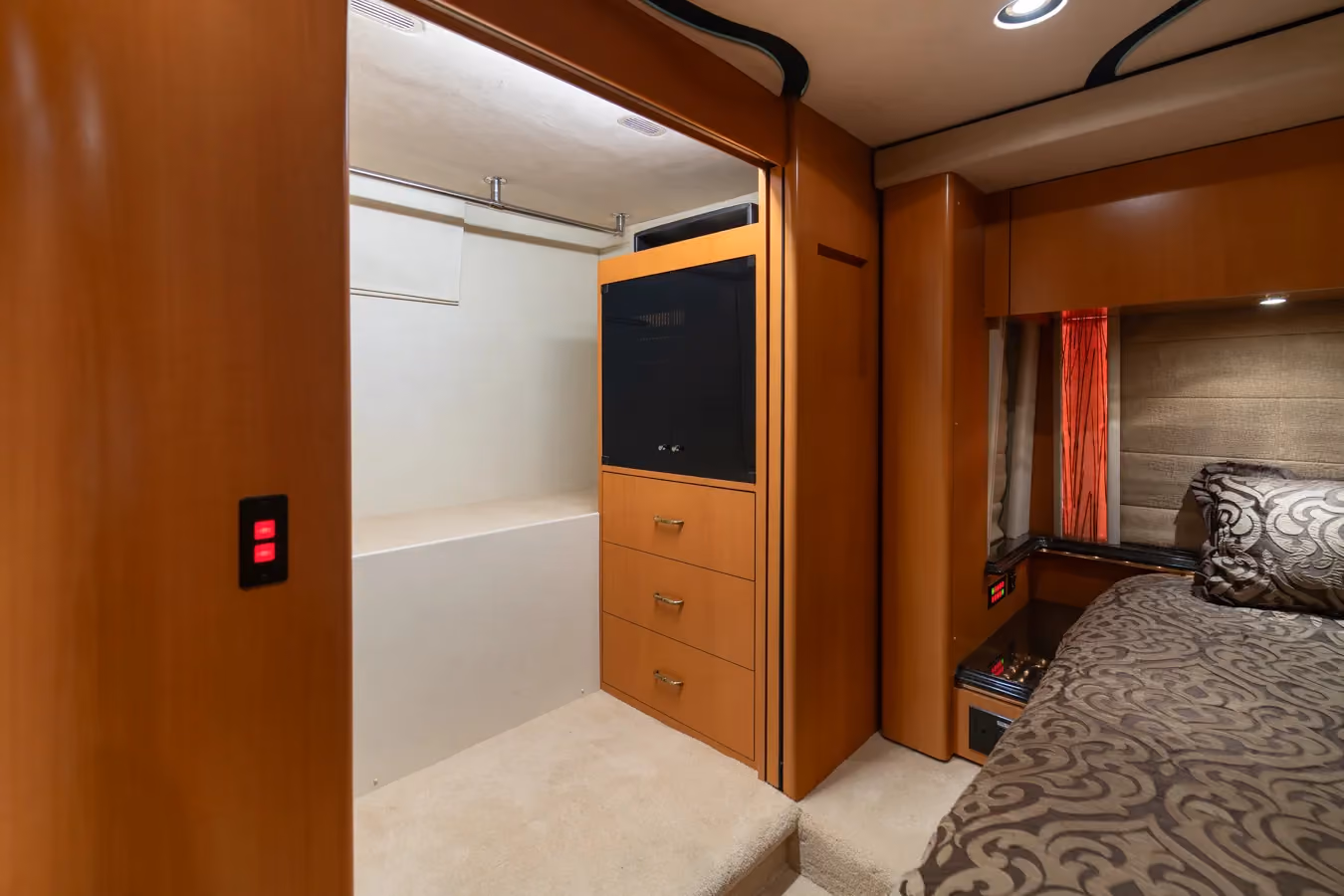 Interior cabinetry and finishes of Marathon Coach 0959