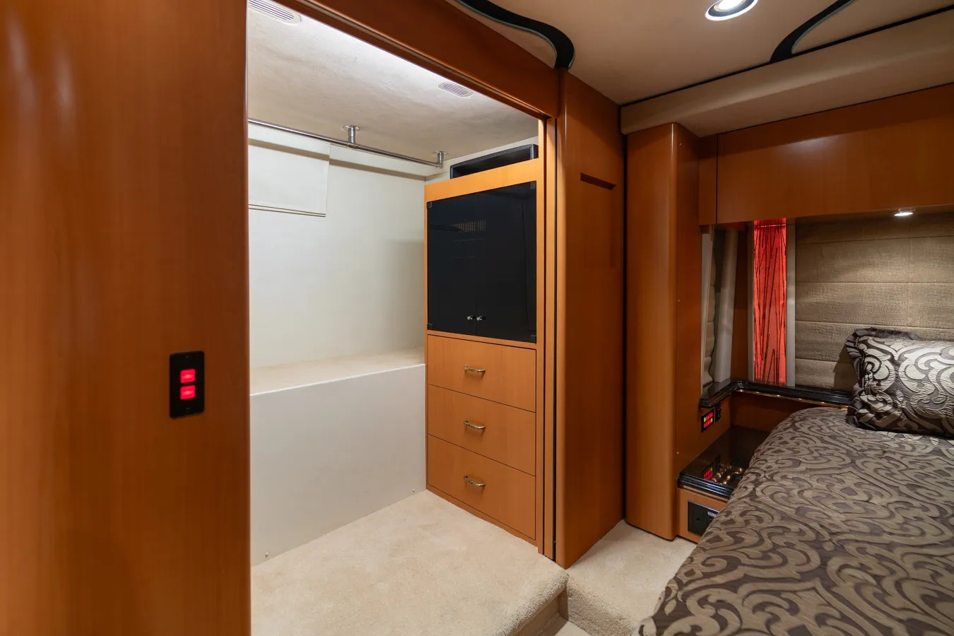 Interior cabinetry and finishes of Marathon Coach 0959