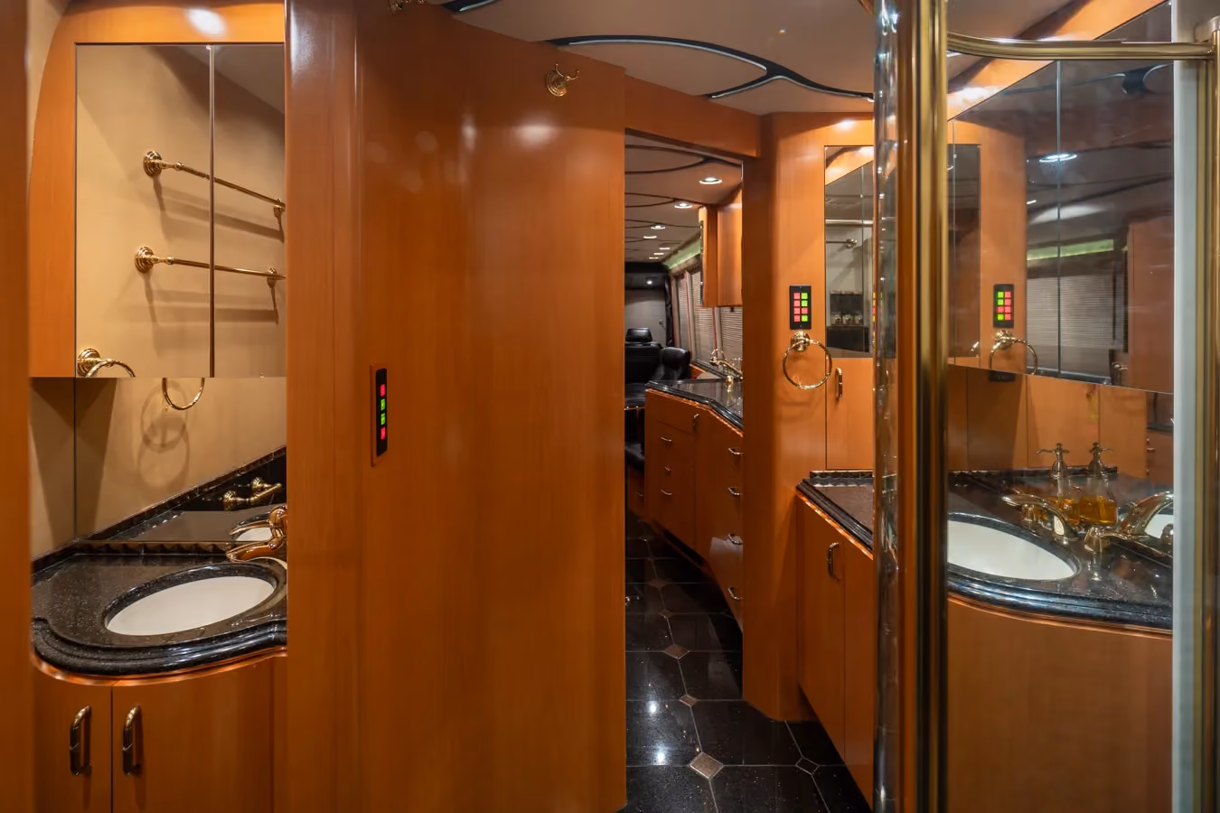 Interior overview of Marathon Coach 0959
