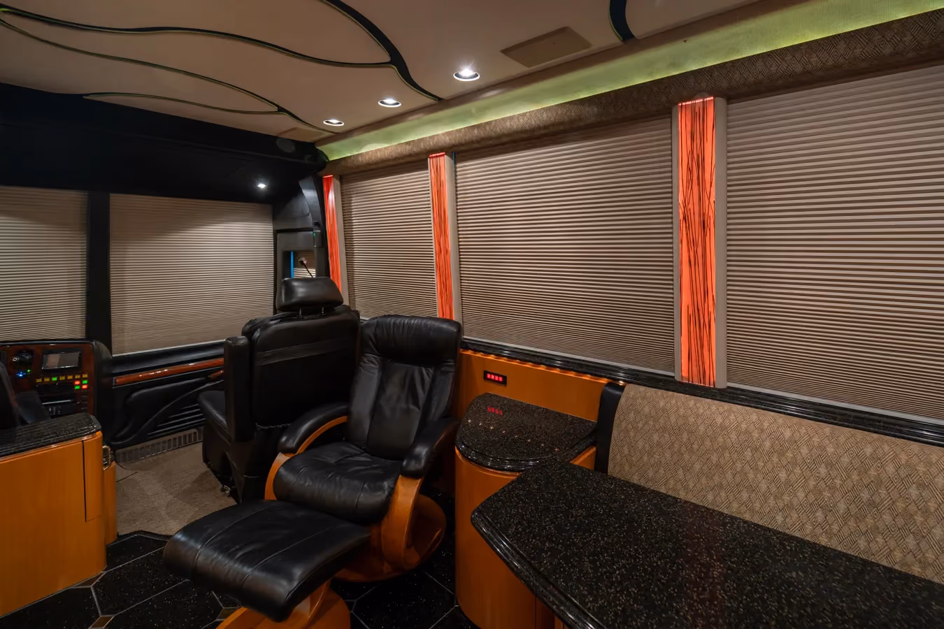 Living area of Marathon Coach 0959