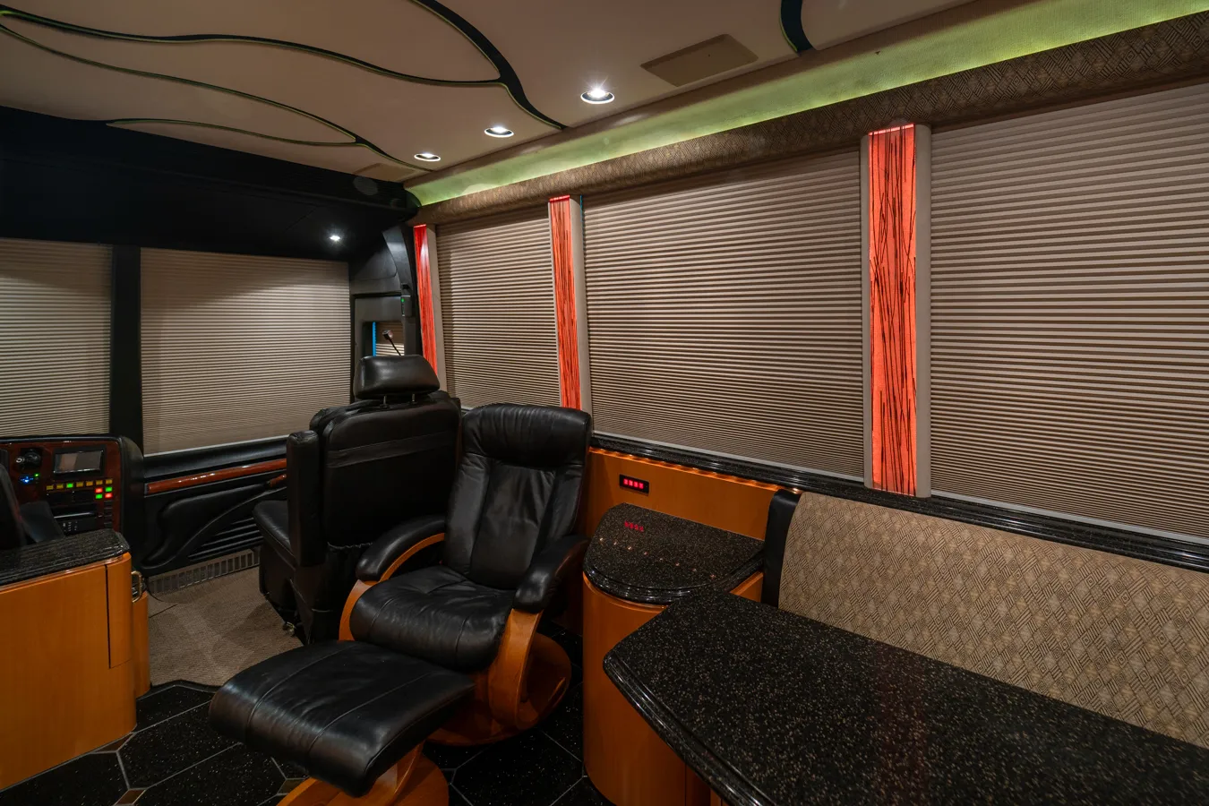 Living area of Marathon Coach 0959