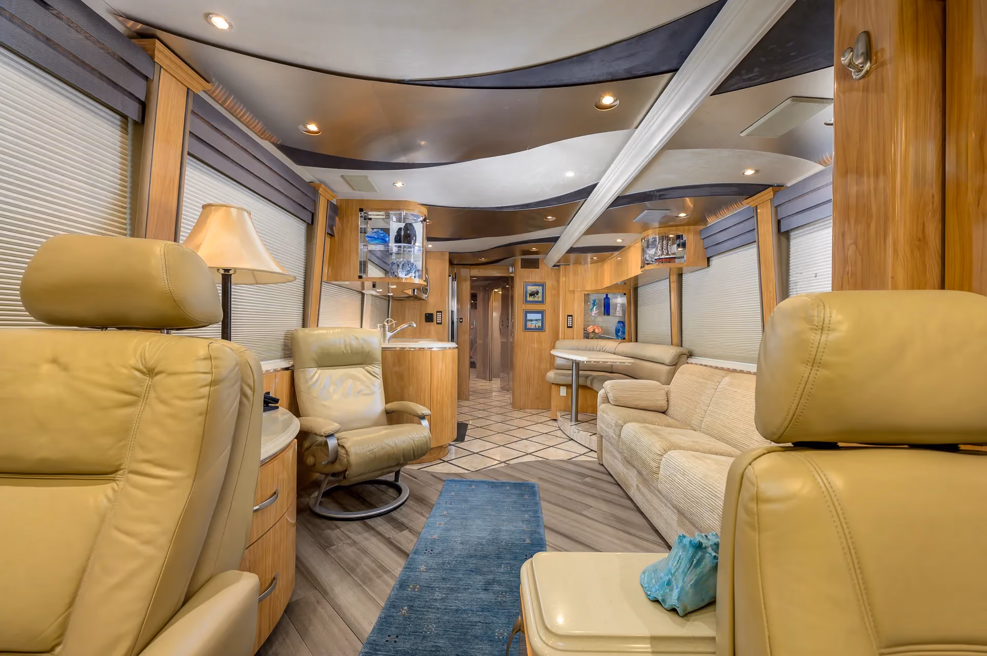 Salon interior of Marathon Coach 0979