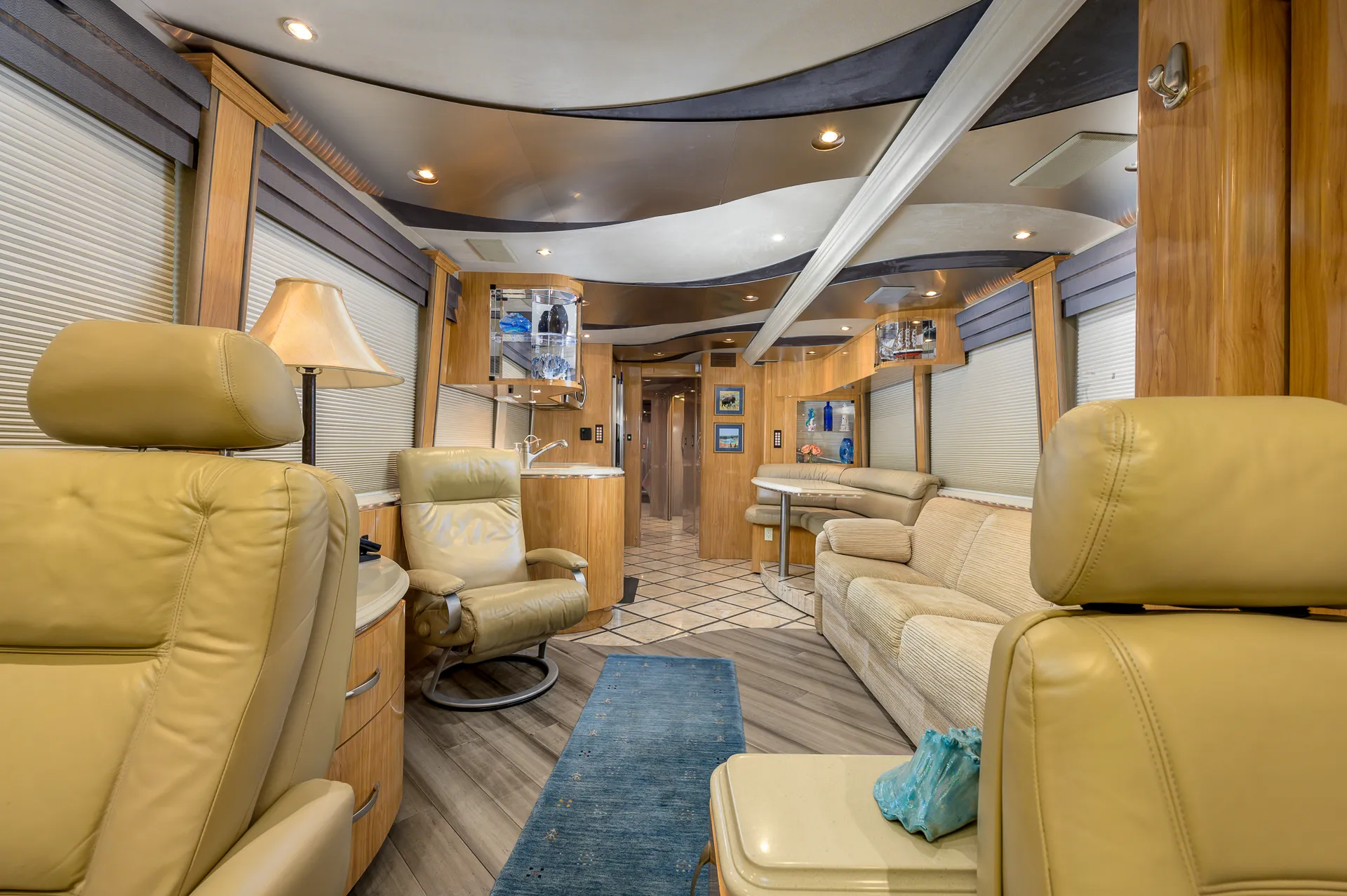 Salon interior of Marathon Coach 0979