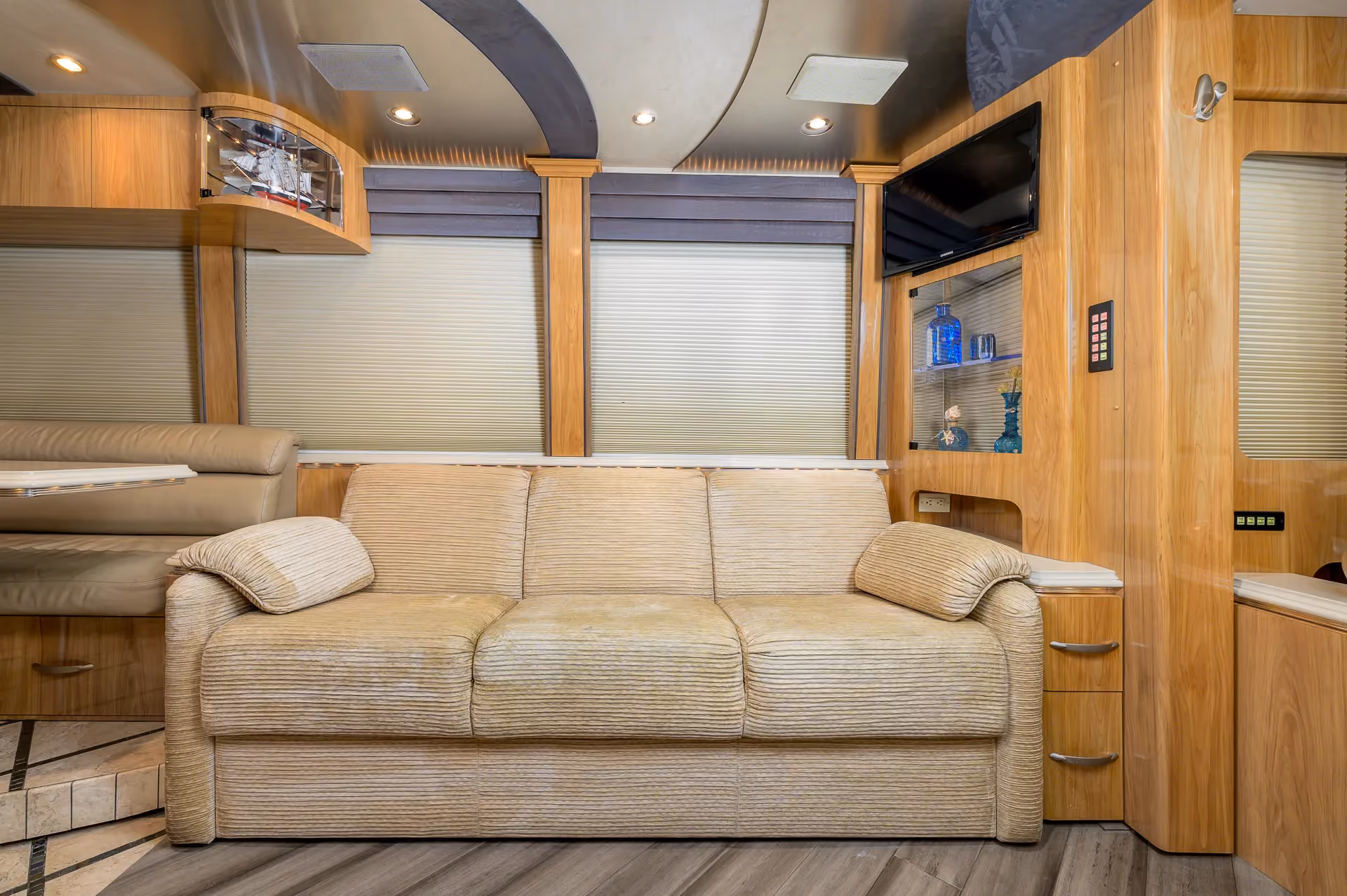 Salon cabinetry and finishes in Marathon Coach 0979