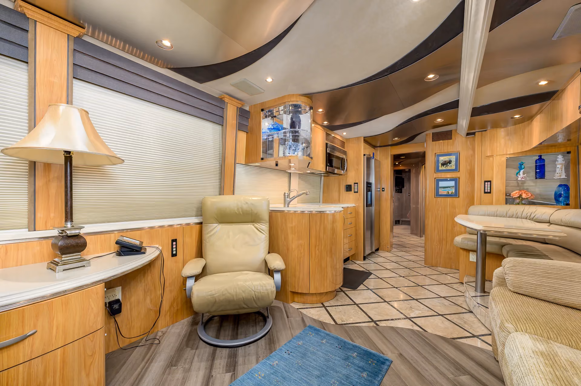Interior overview of Marathon Coach 0979