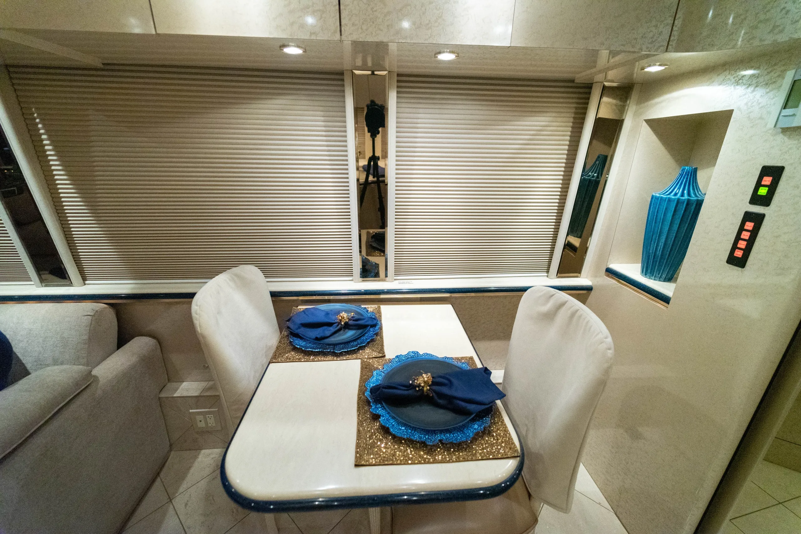 Dining area of Marathon Coach 1006