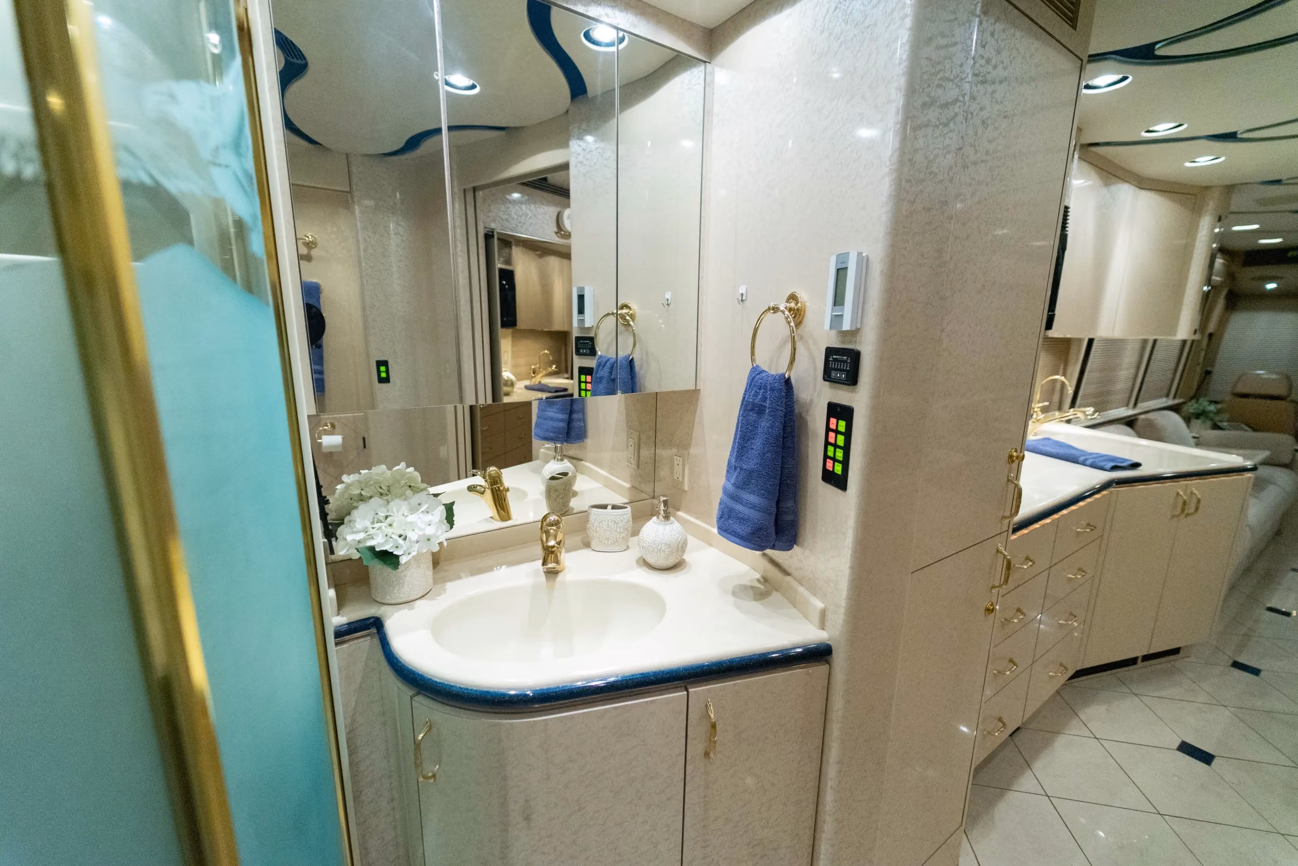 Cabinetry close-up in Marathon Coach 1006