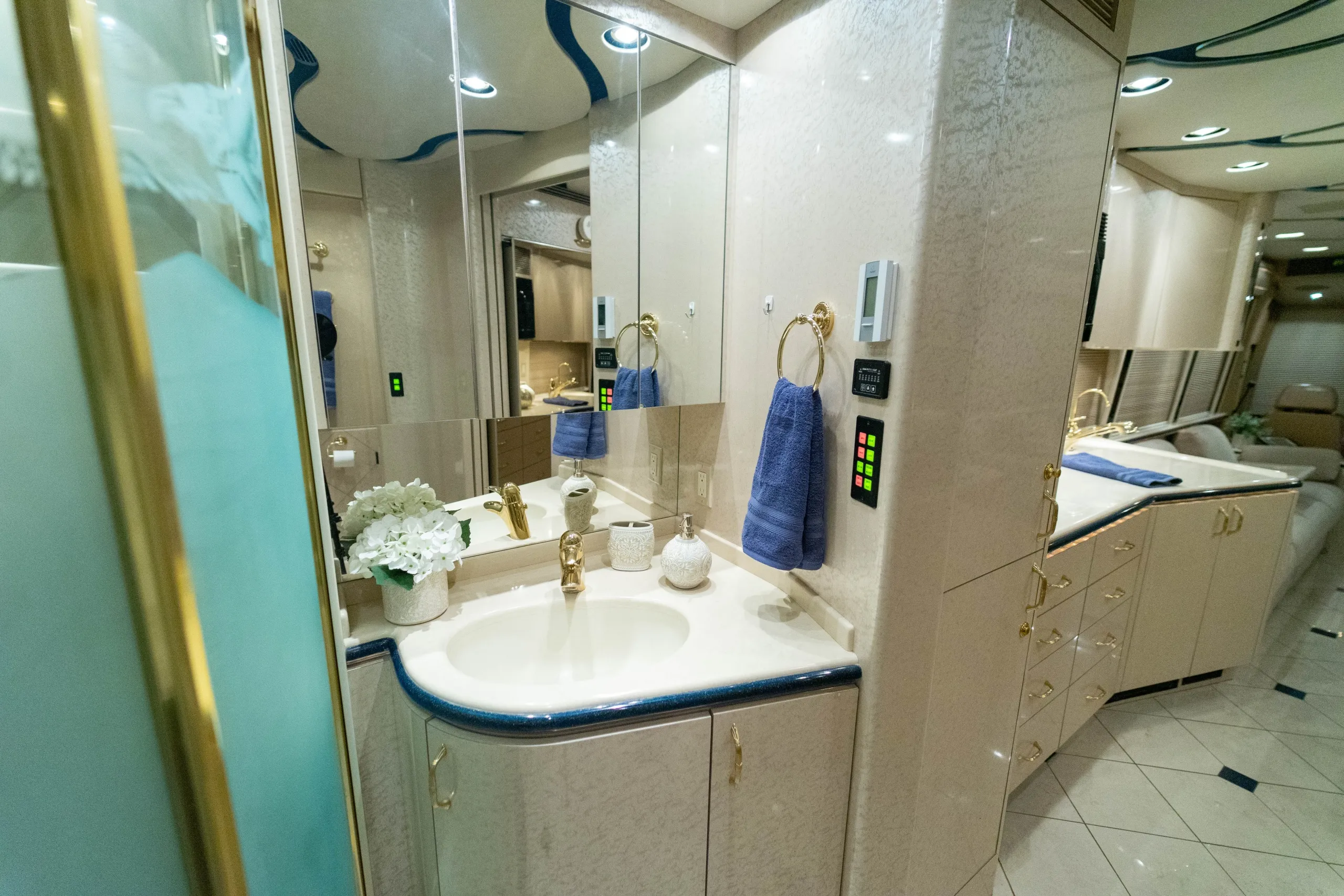 Cabinetry close-up in Marathon Coach 1006