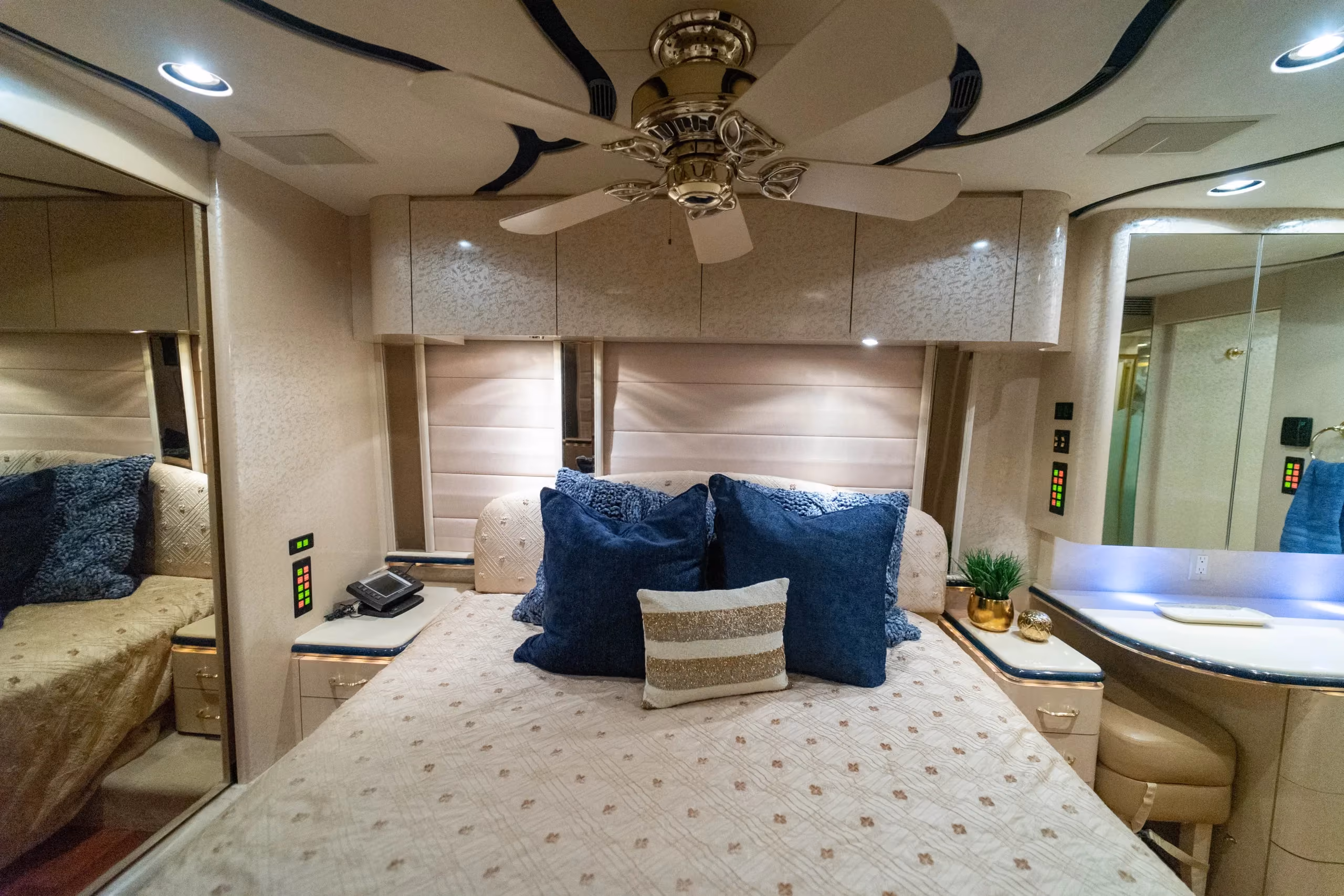 Interior view of Marathon Coach 1006