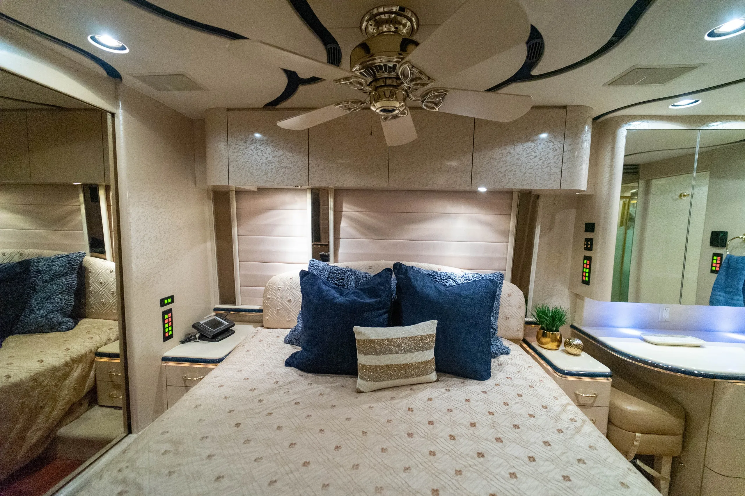 Interior view of Marathon Coach 1006