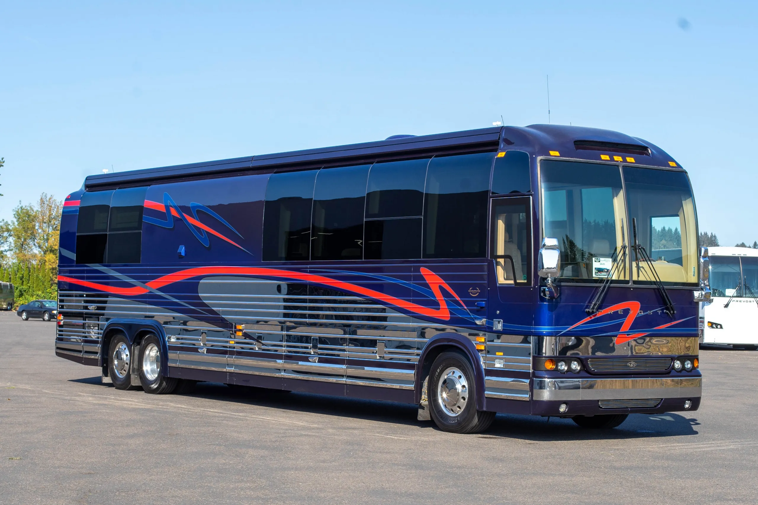 Exterior of 2006 Marathon Coach 1006 luxury motorcoach