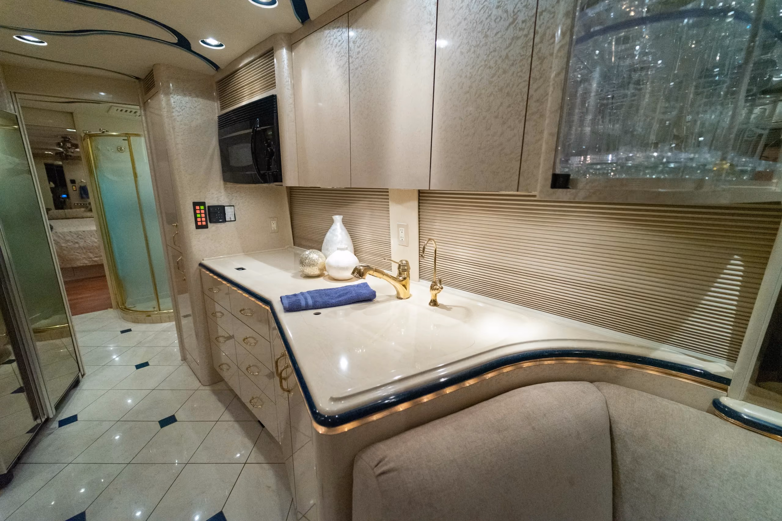 Salon cabinetry and finishes in Marathon Coach 1006