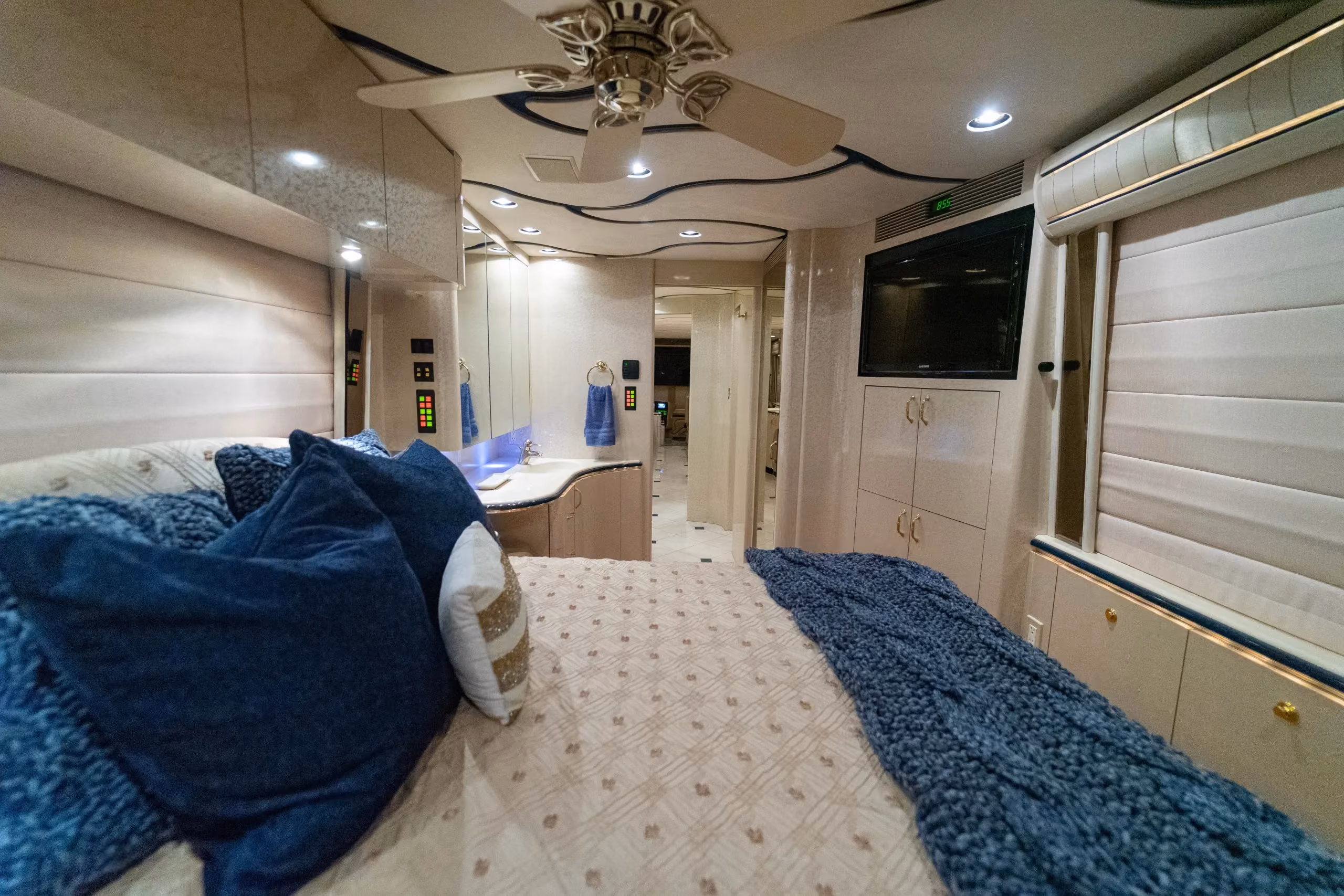 Interior finishes of Marathon Coach 1006