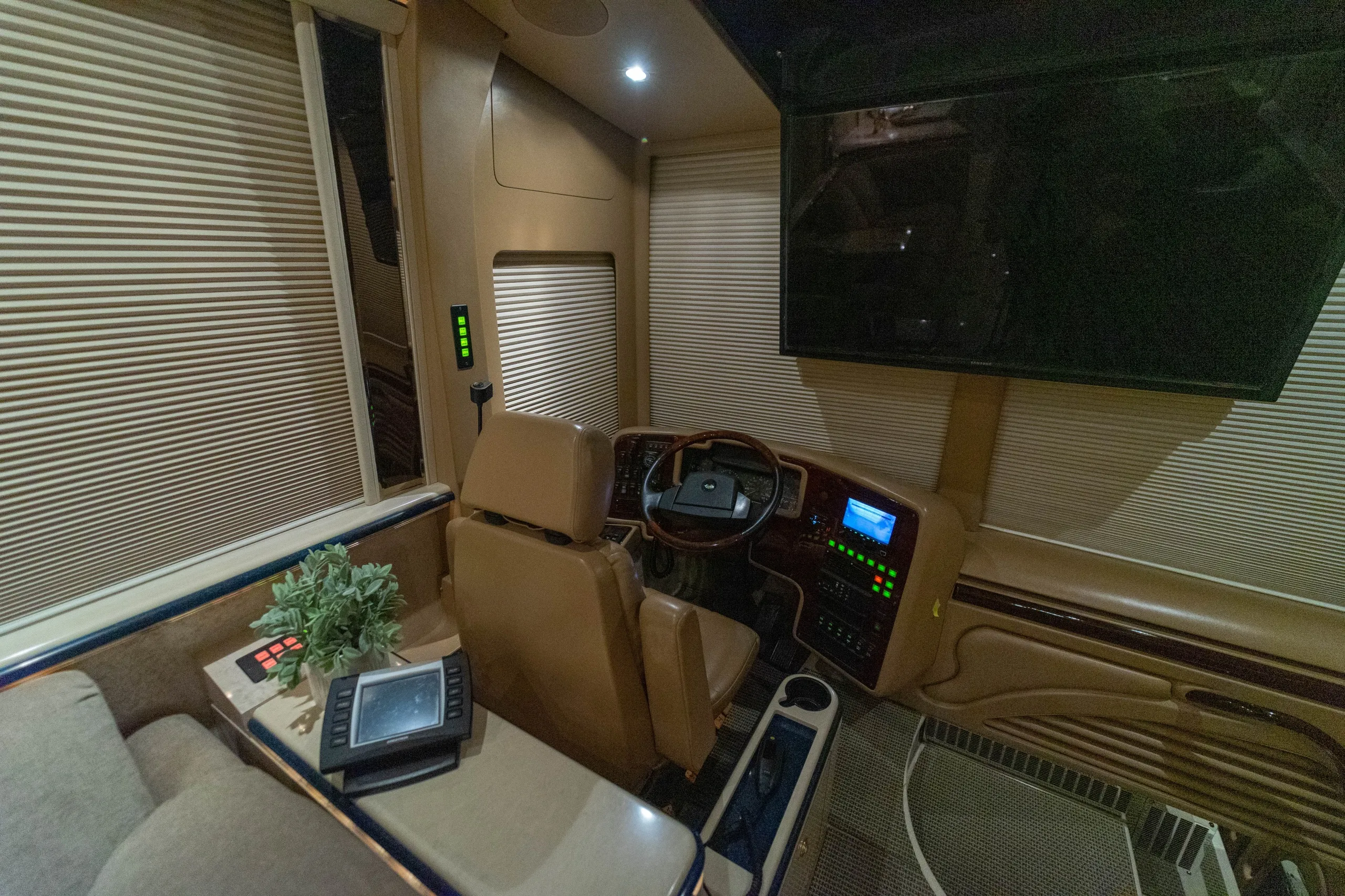 Shower detail in Marathon Coach 1006