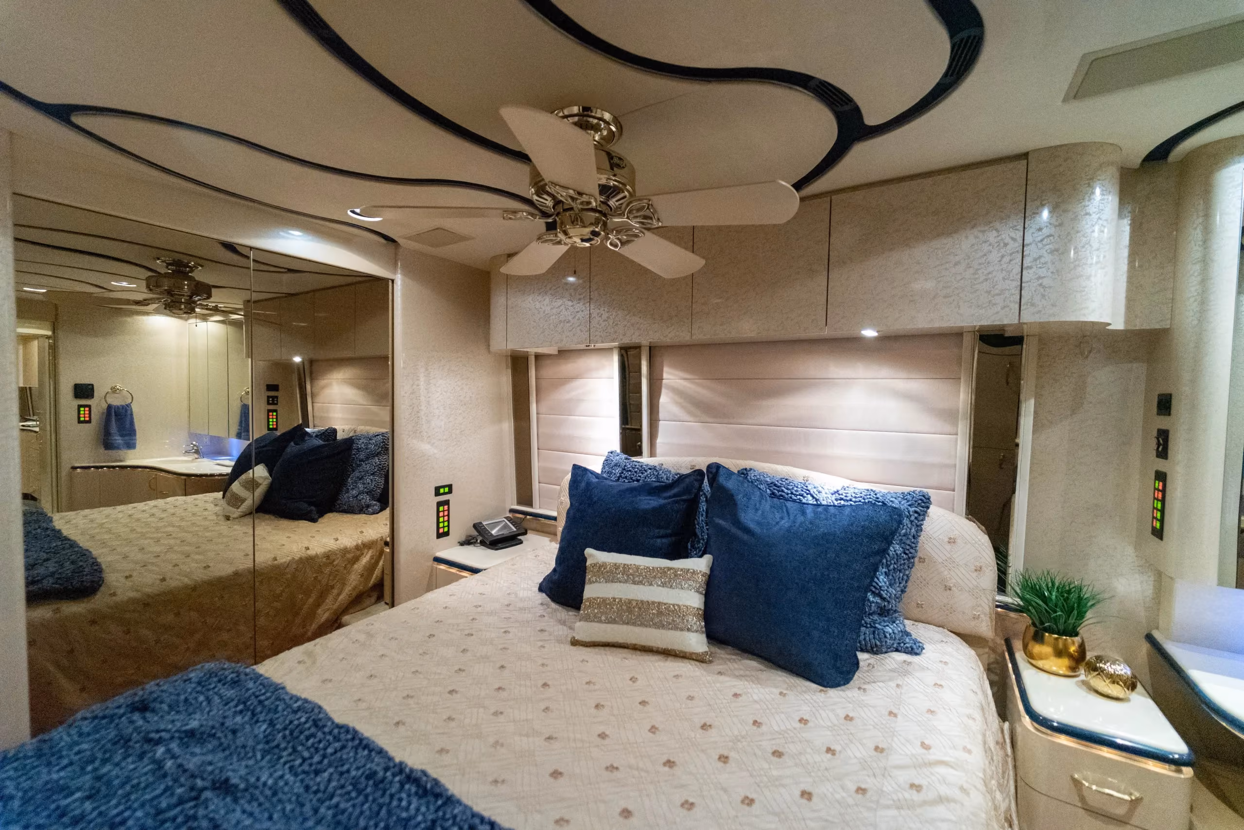 Storage and wardrobe area in Marathon Coach 1006