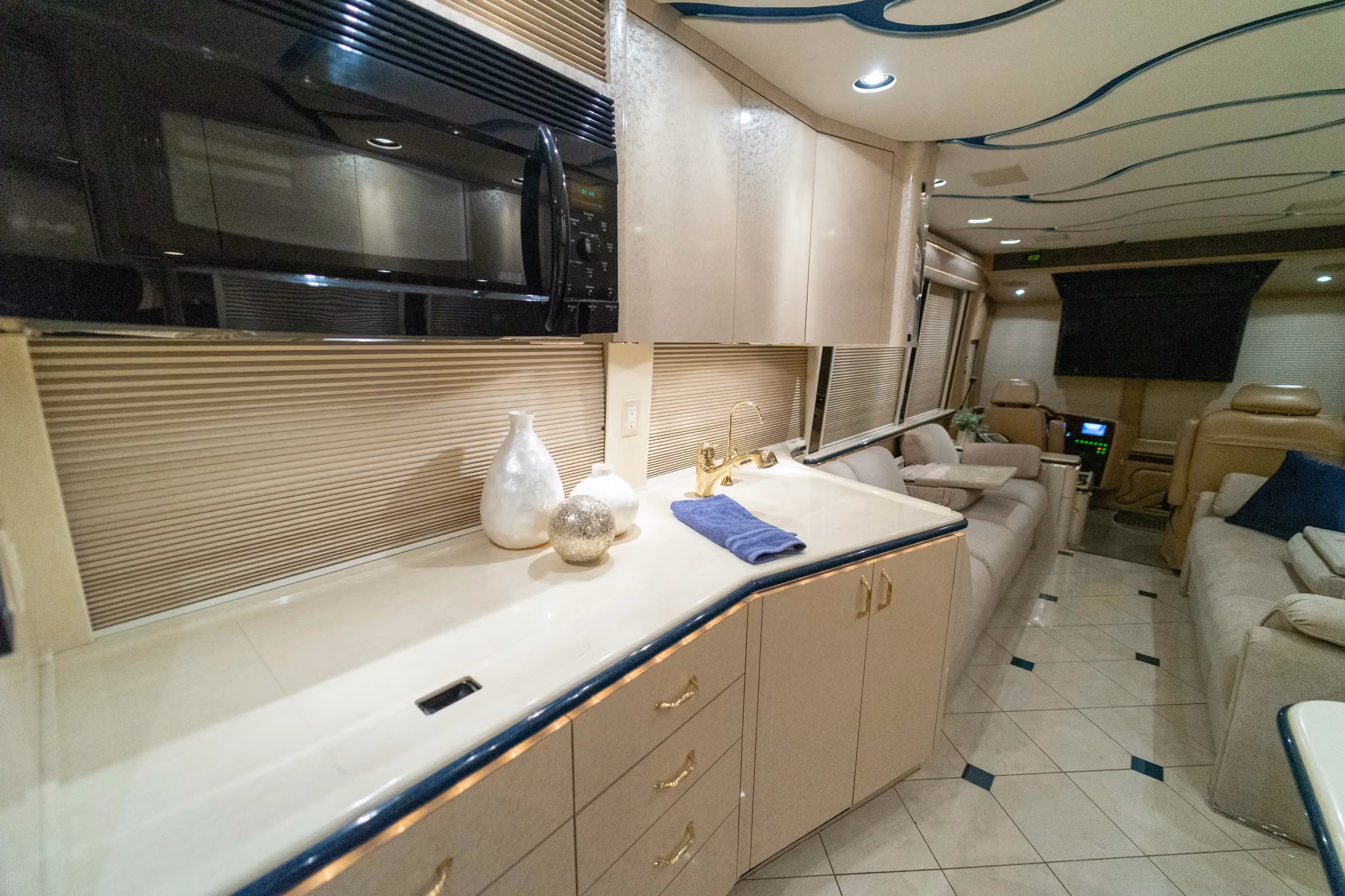 Appliance detail in Marathon Coach 1006