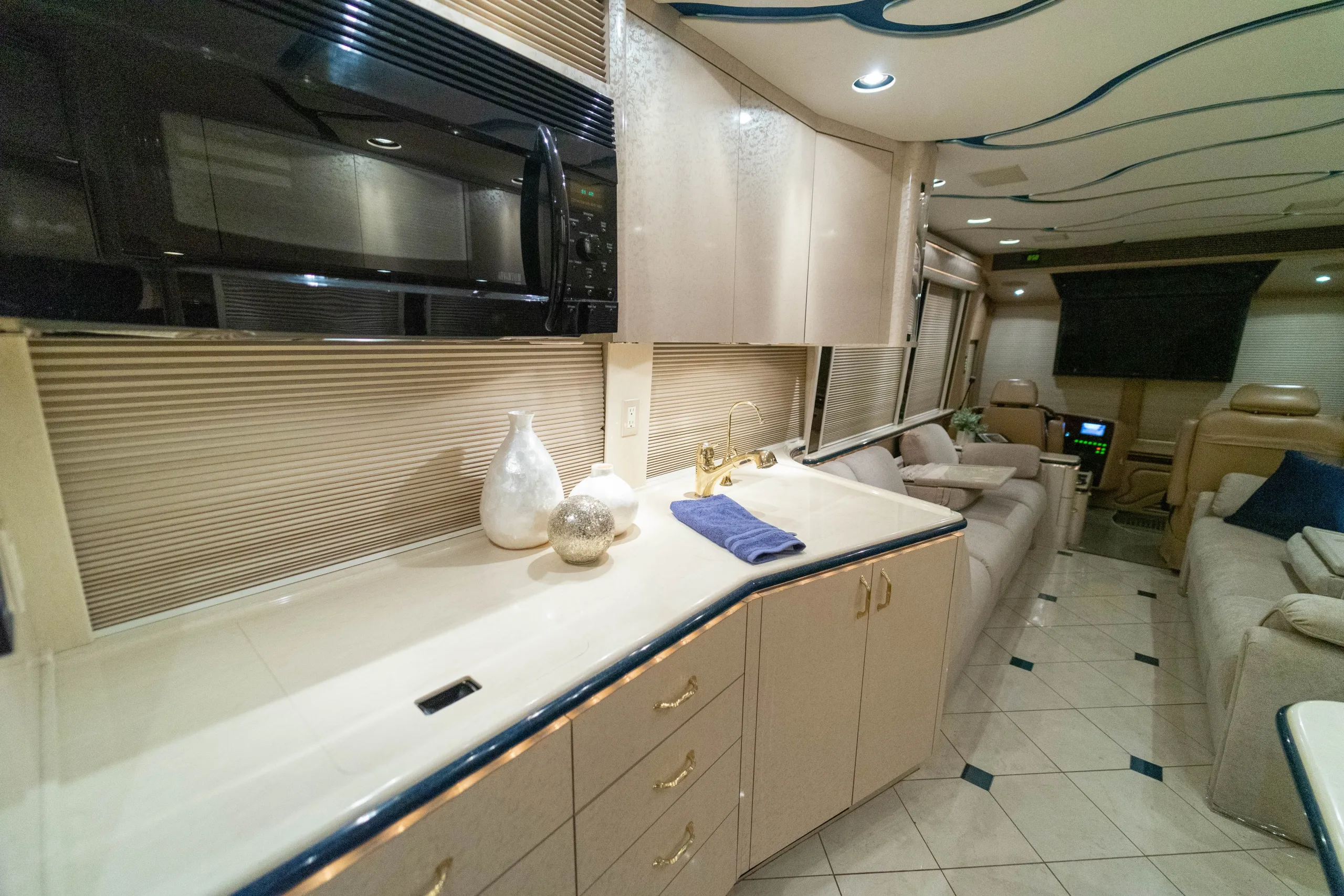 Appliance detail in Marathon Coach 1006