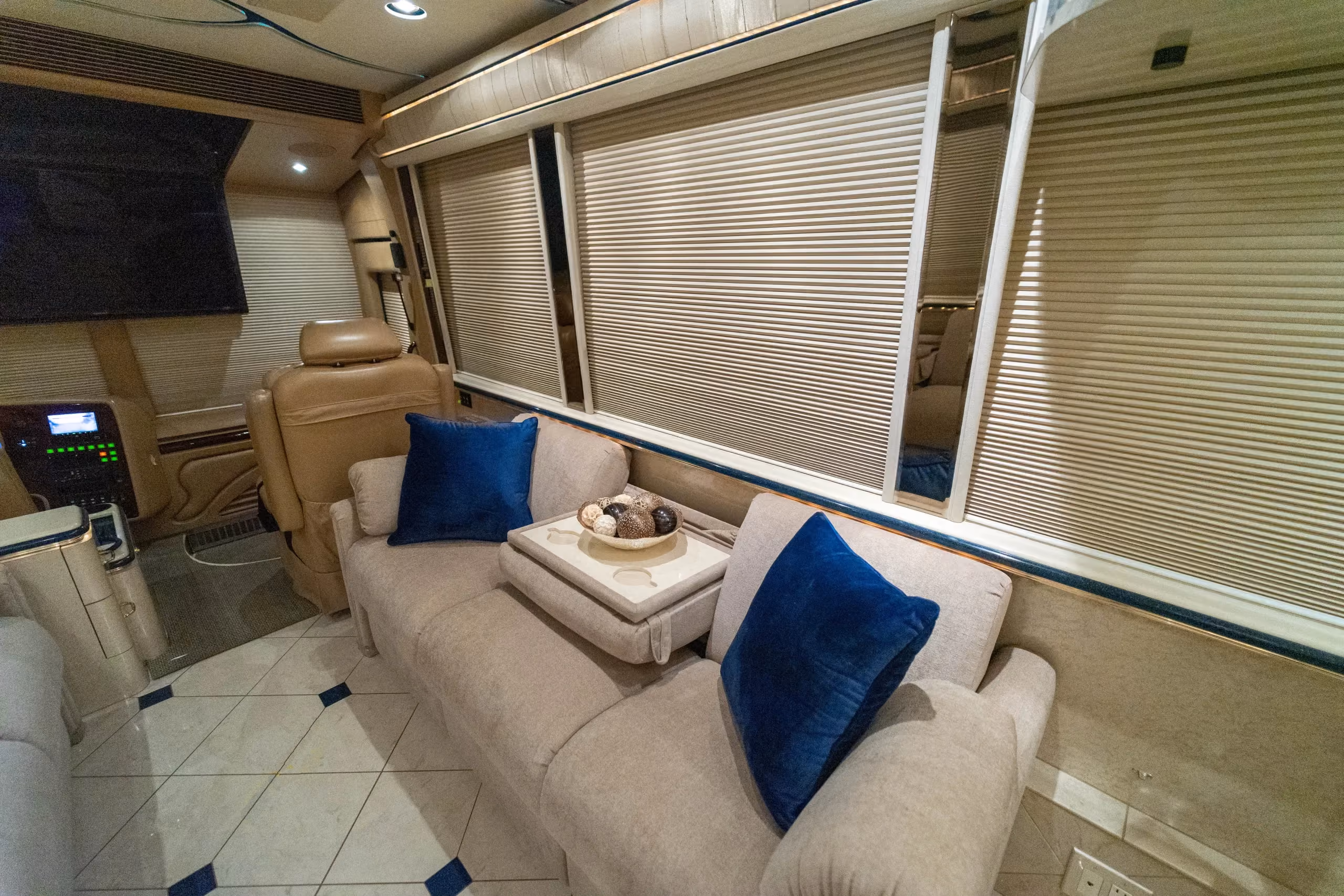 Vanity and sink close-up in Marathon Coach 1006