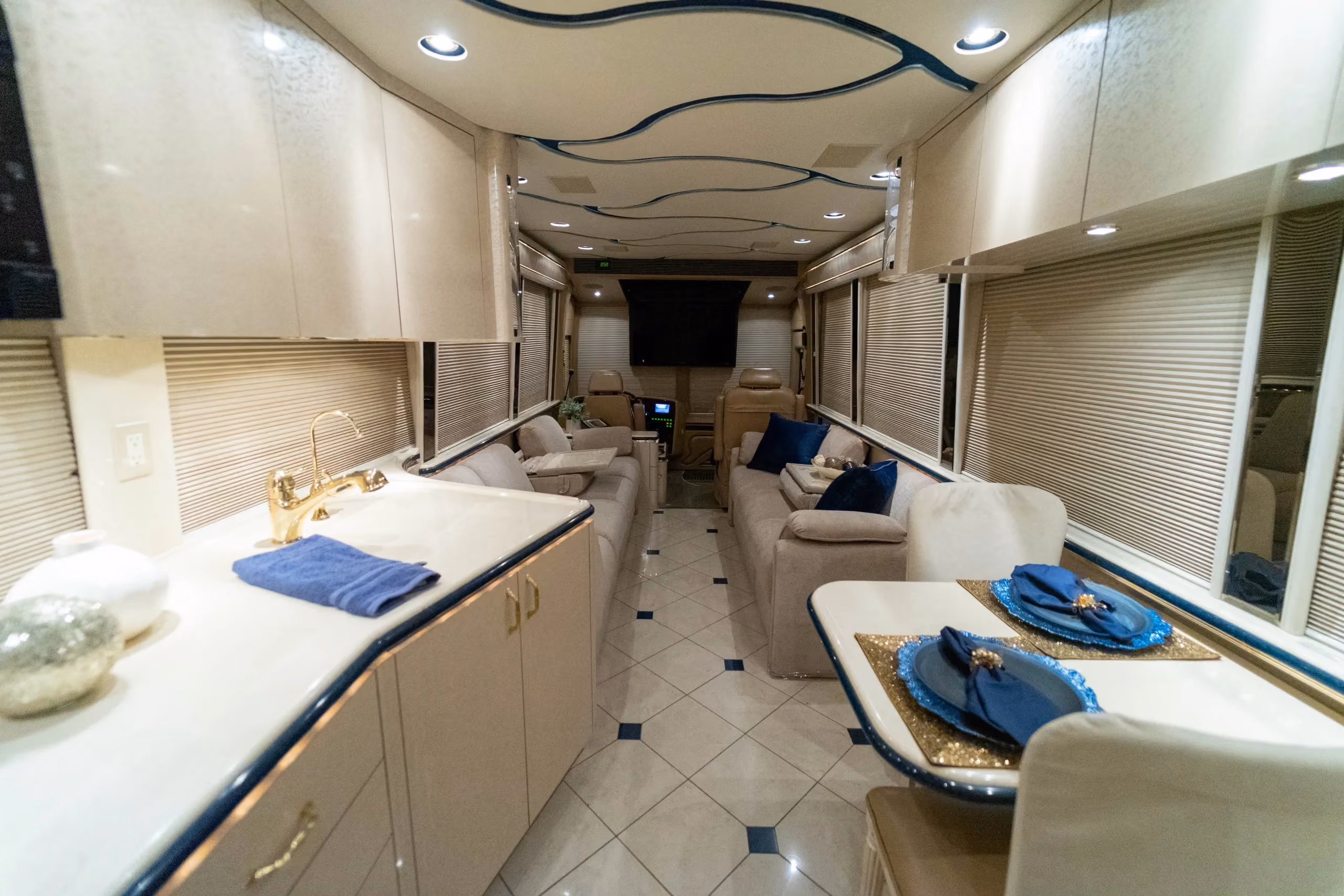 Countertop and finish close-up in Marathon Coach 1006