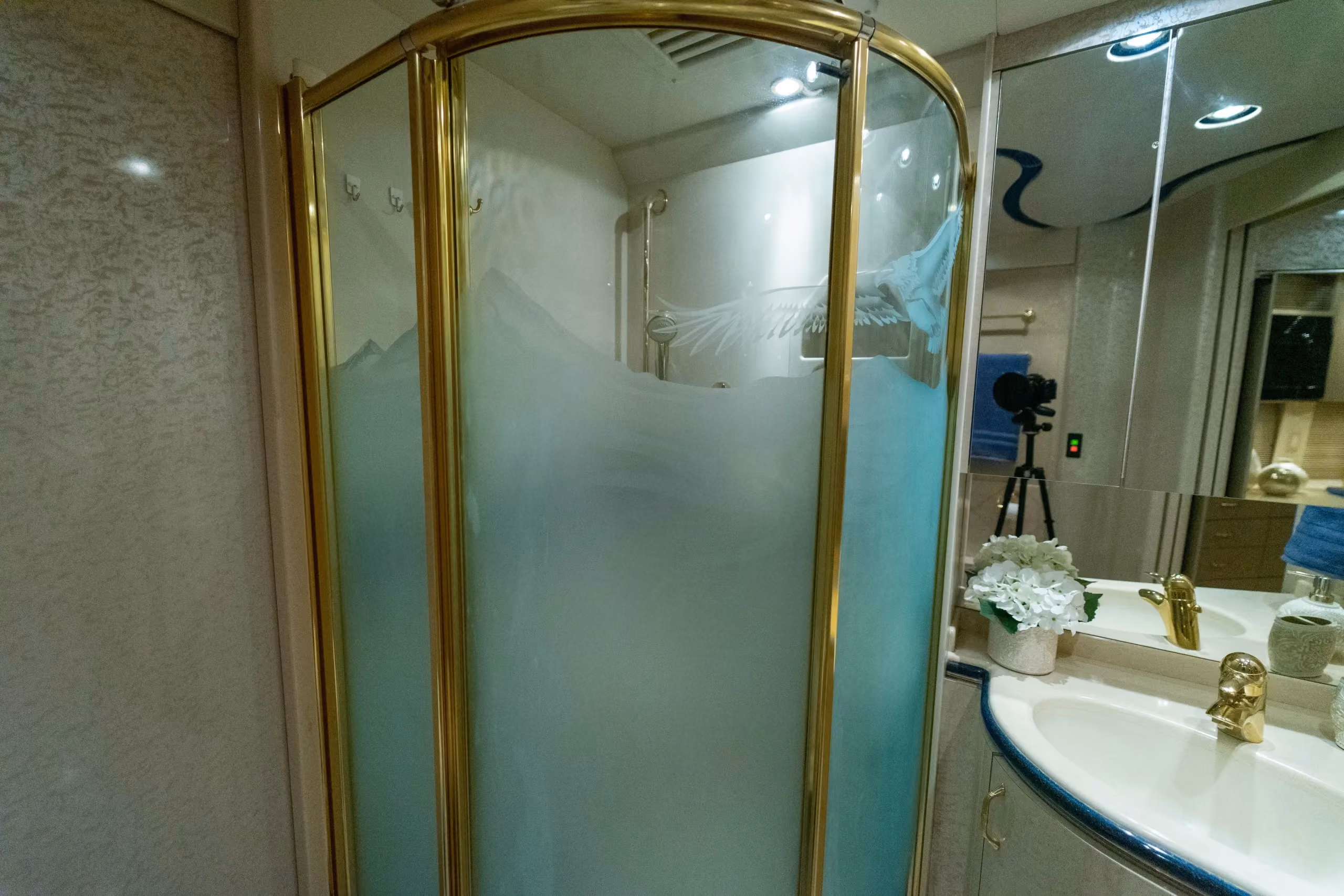 Bathroom vanity in Marathon Coach 1006