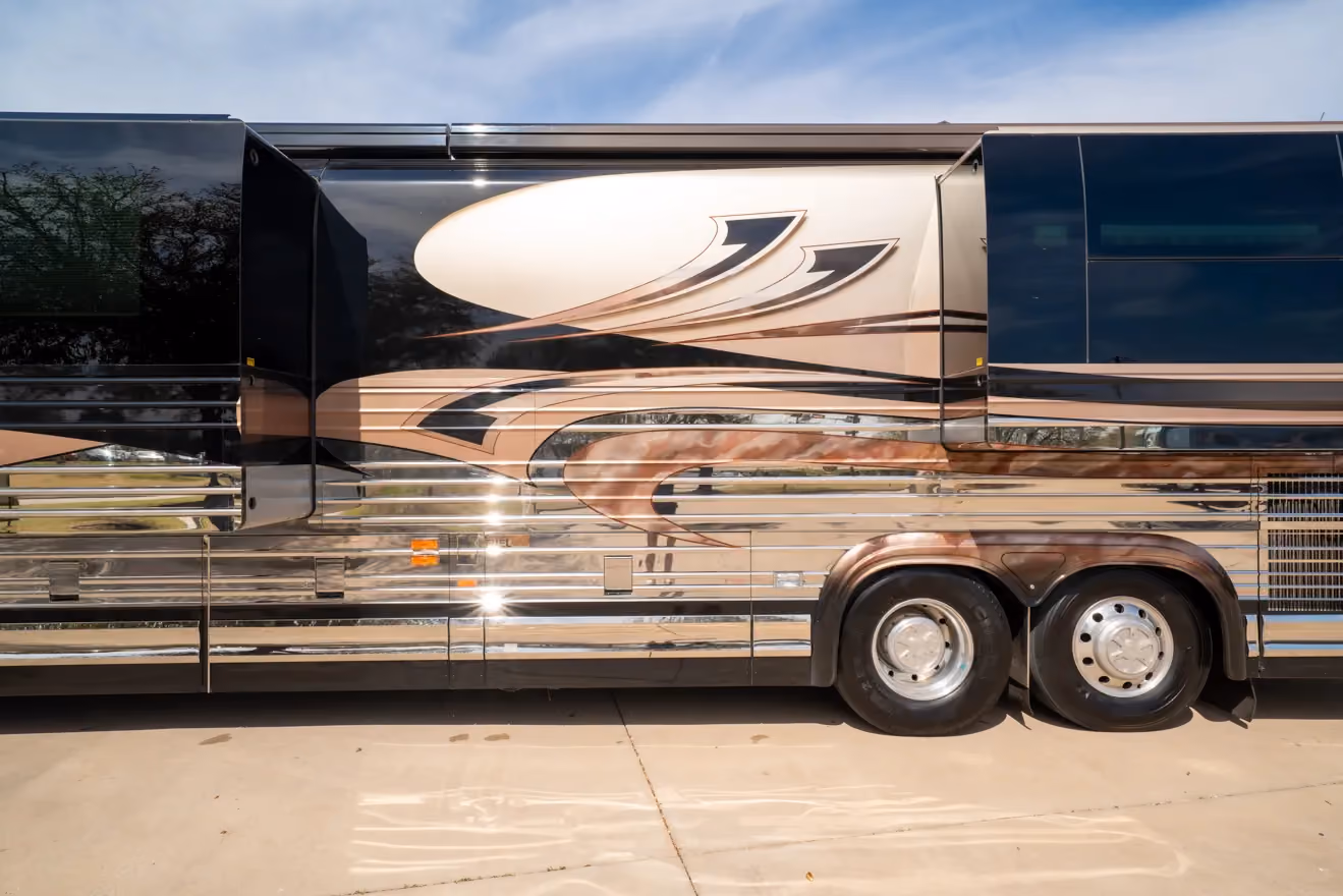 Side view of the exterior of Marathon Coach 1011