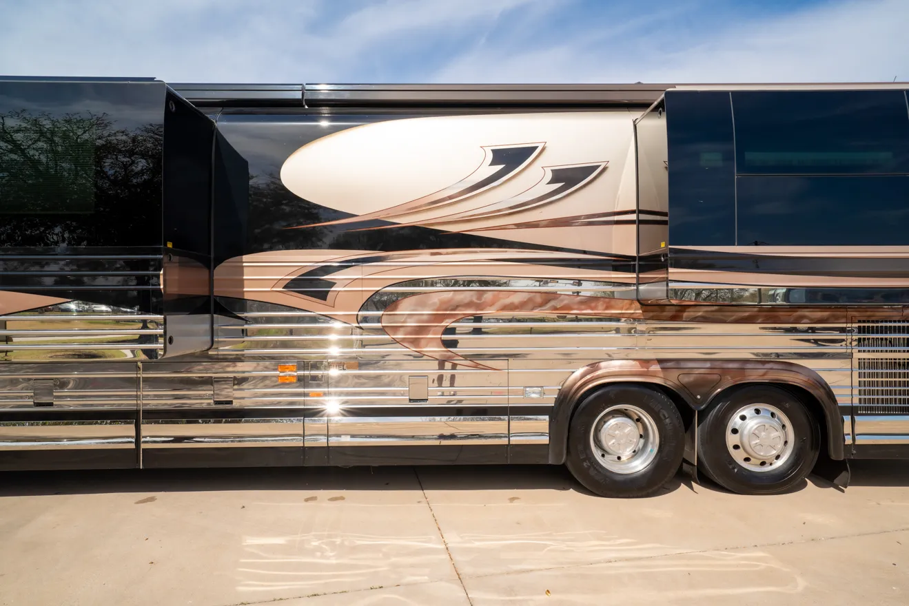 Side view of the exterior of Marathon Coach 1011