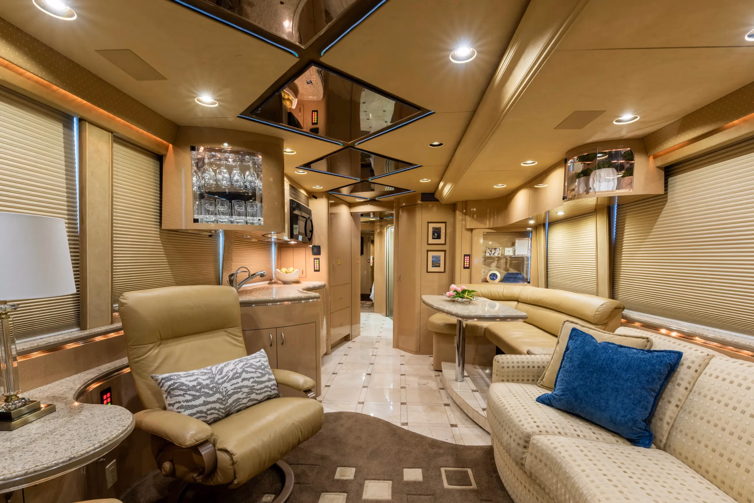 Interior salon of 2007 Marathon Coach 1032