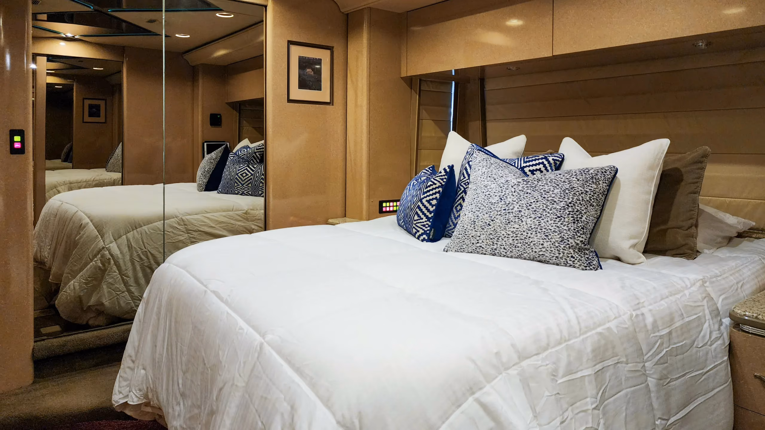 Interior rear bedroom of Marathon Coach 1032